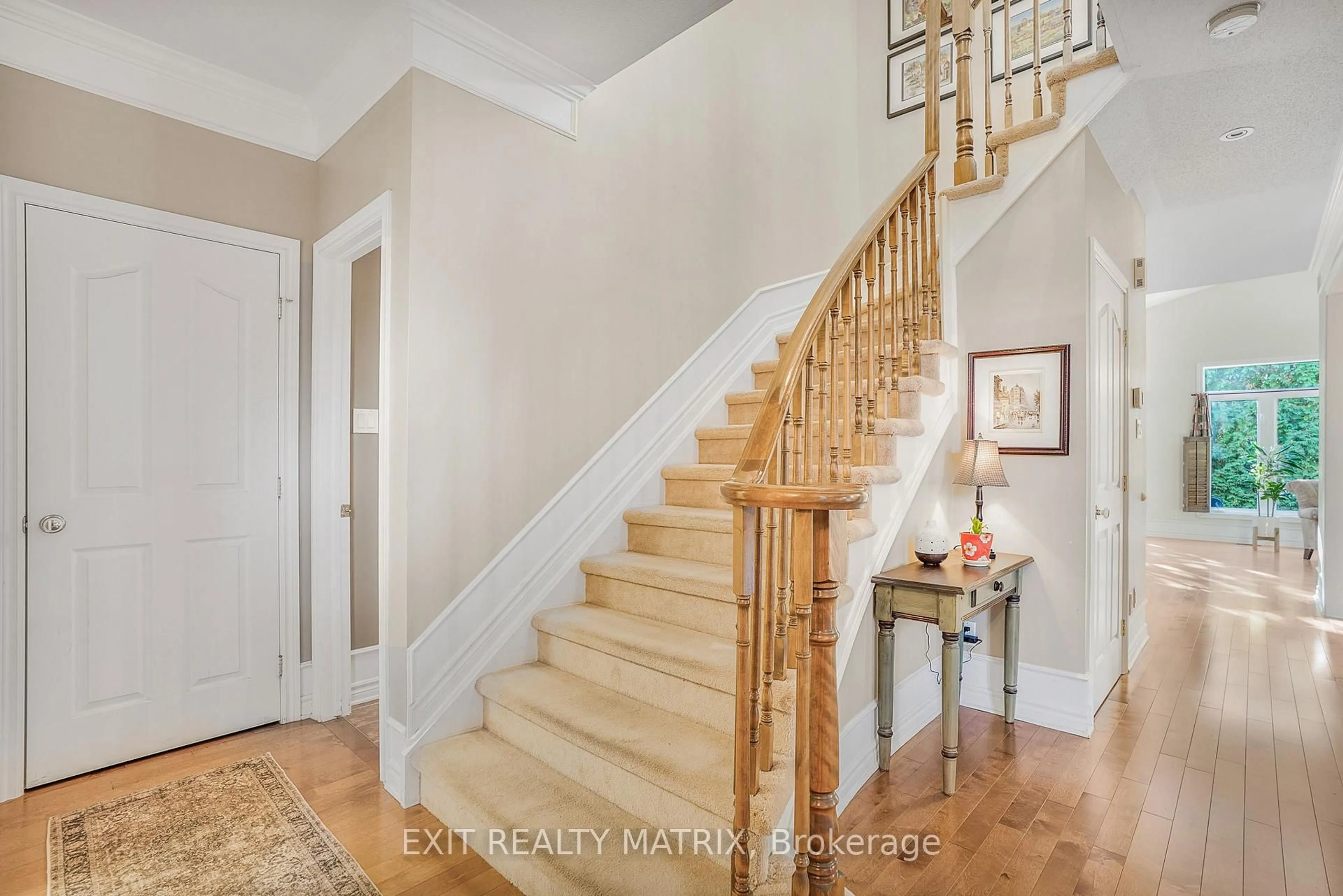 Indoor entryway for 928 Scala Ave, Ottawa Ontario K4A 5E1