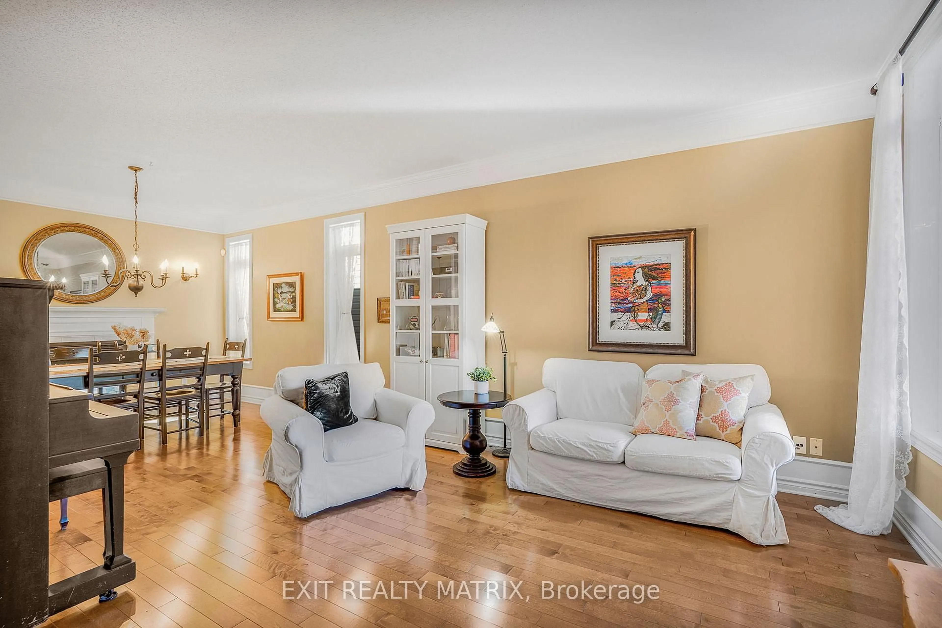 Living room with furniture, unknown for 928 Scala Ave, Ottawa Ontario K4A 5E1