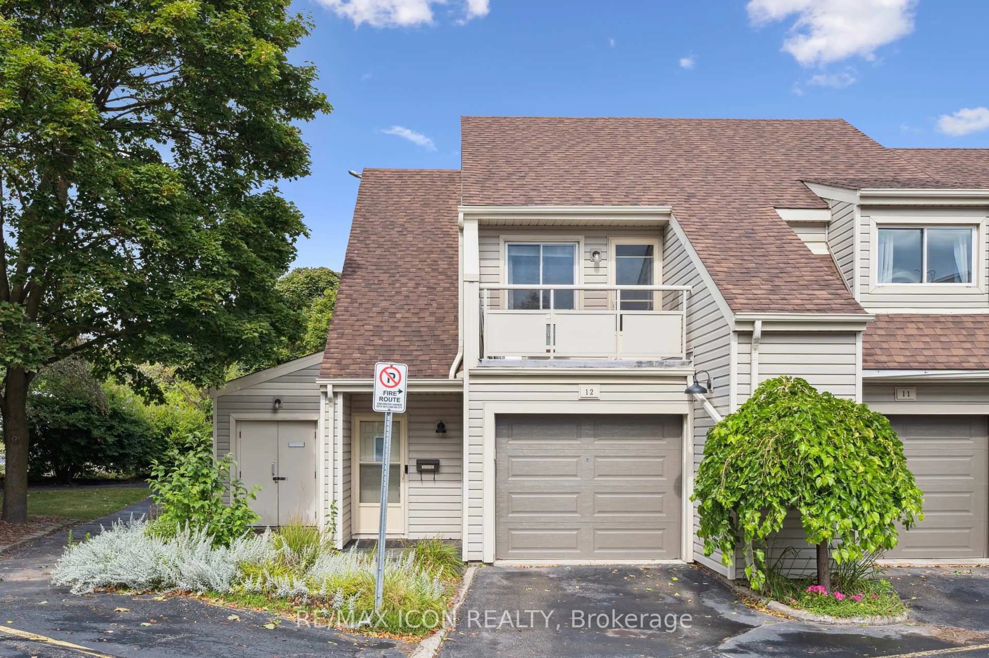 A pic from outside/outdoor area/front of a property/back of a property/a pic from drone, street for 337 Kingswood Dr #12, Kitchener Ontario N2E 1X5
