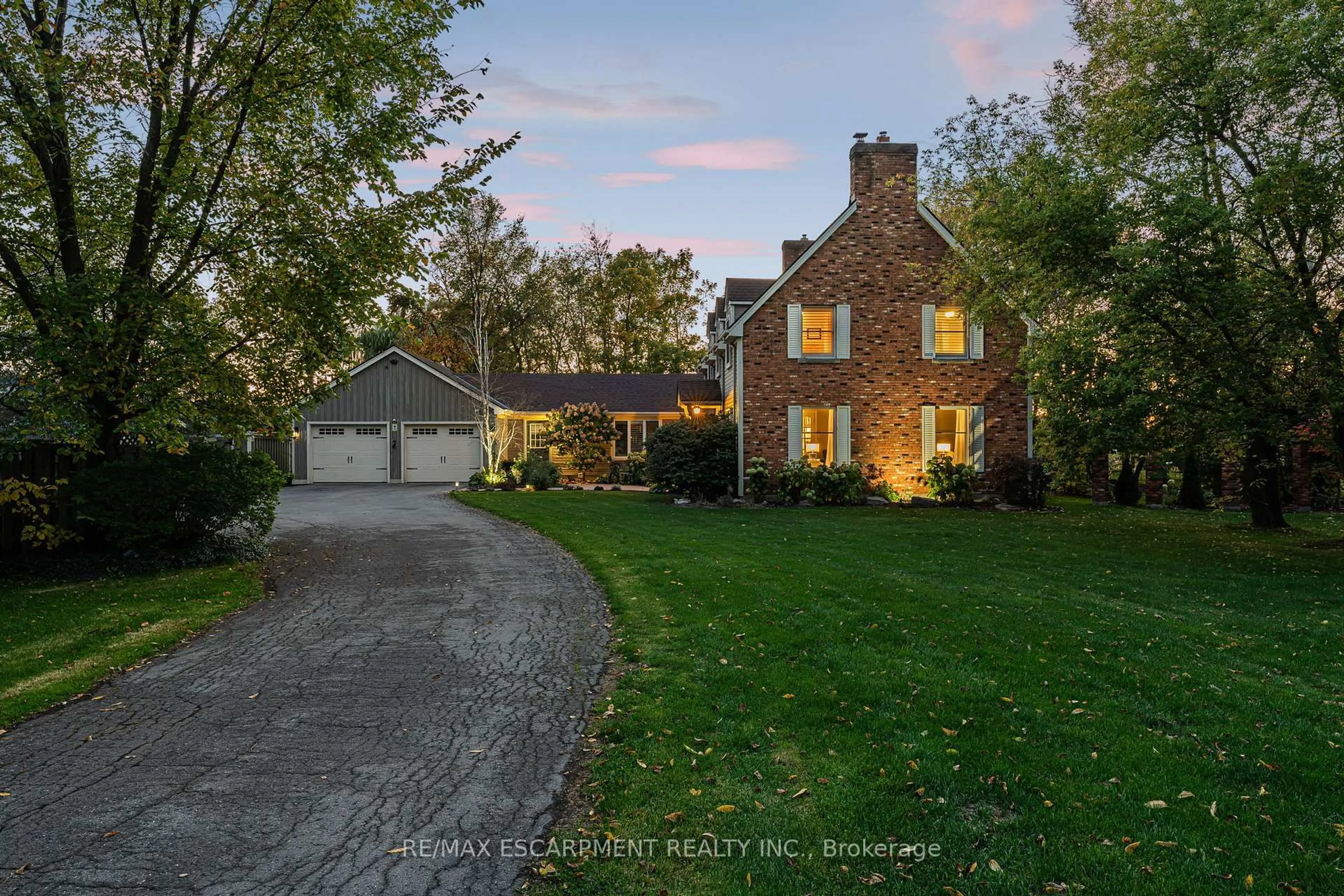 A pic from outside/outdoor area/front of a property/back of a property/a pic from drone, street for 244 West St, West Lincoln Ontario L0R 2A0