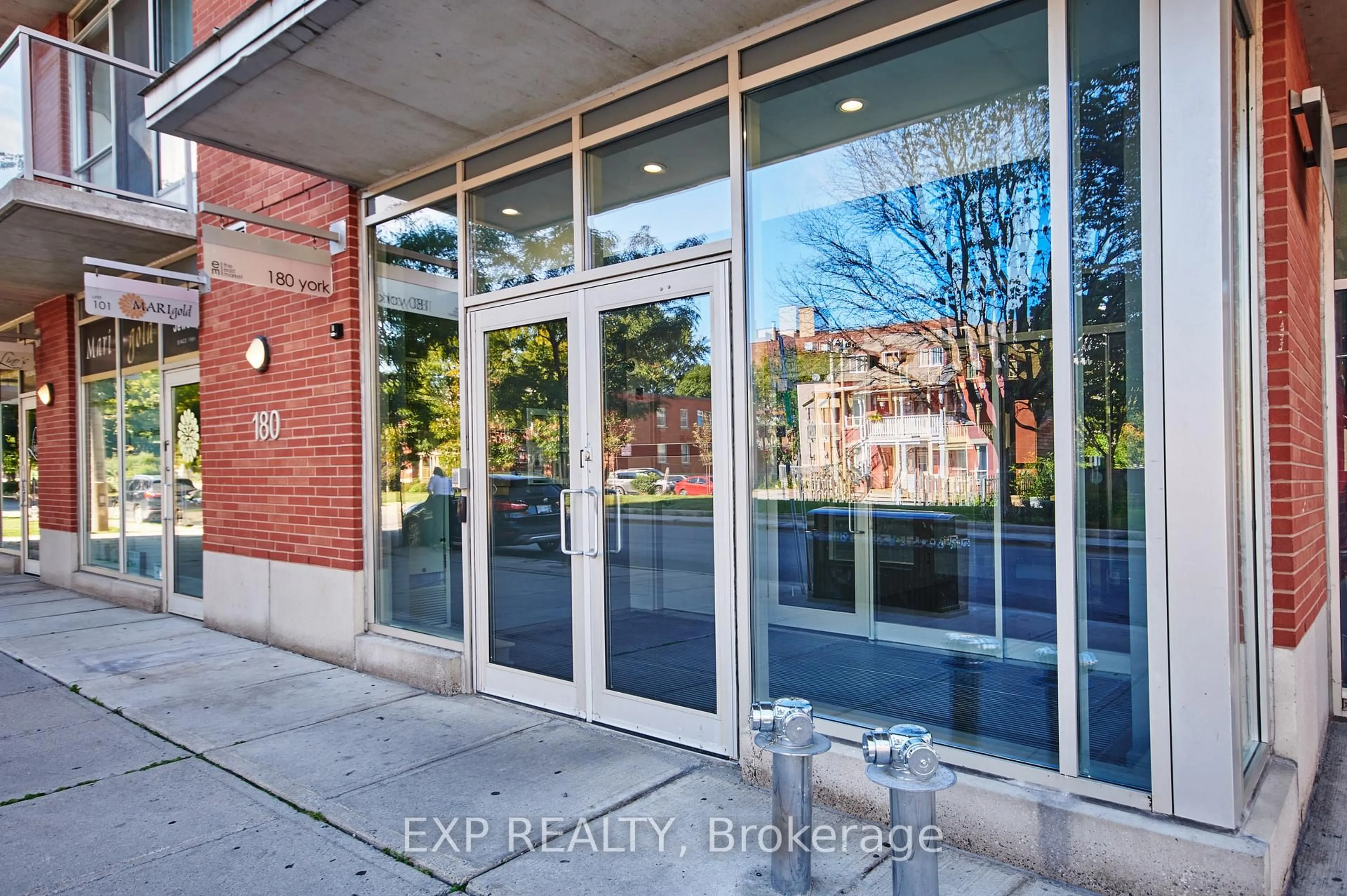 Indoor entryway for 180 York St #606, Ottawa Ontario K1N 1J6