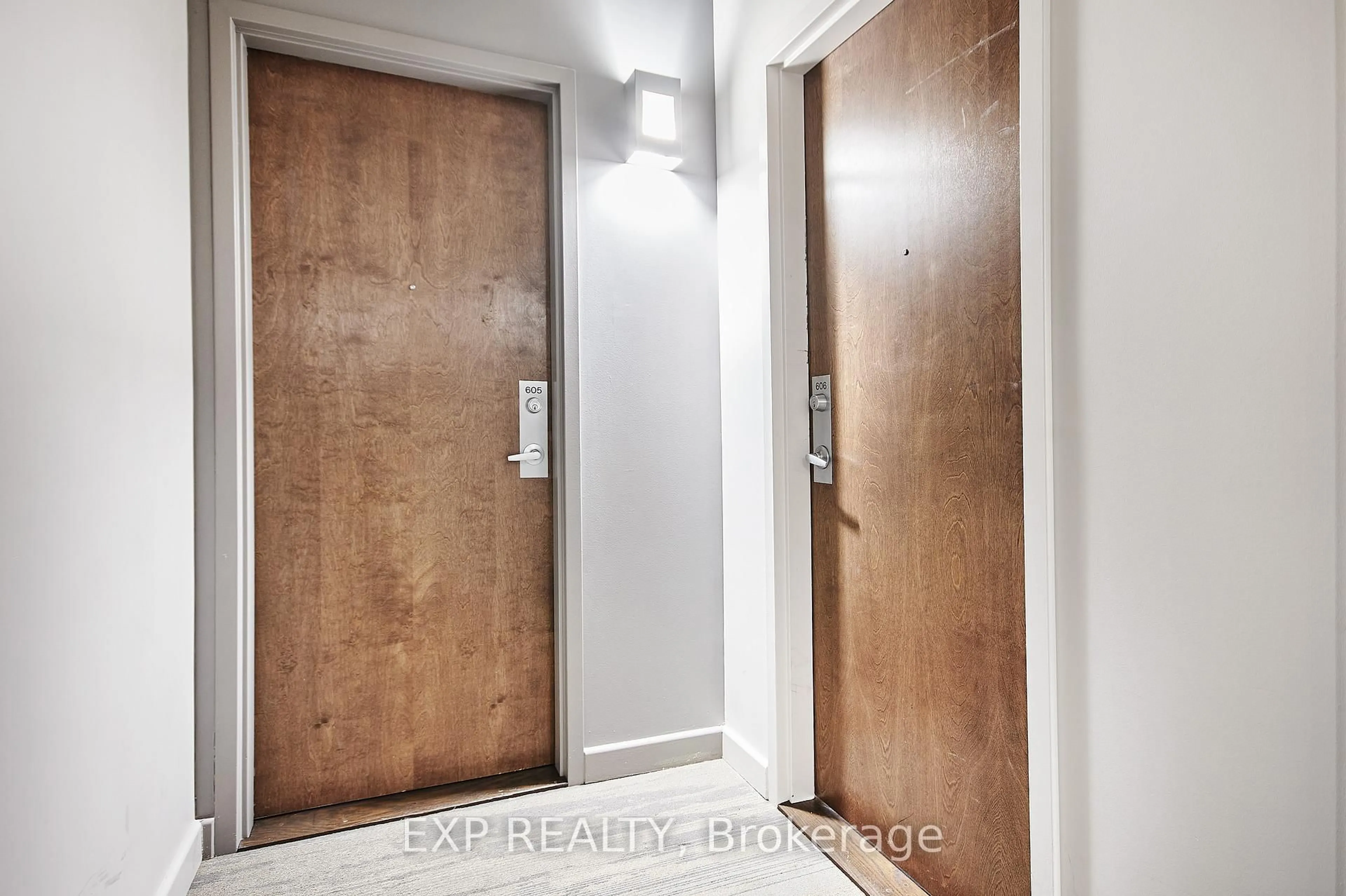 Indoor entryway for 180 York St #606, Ottawa Ontario K1N 1J6
