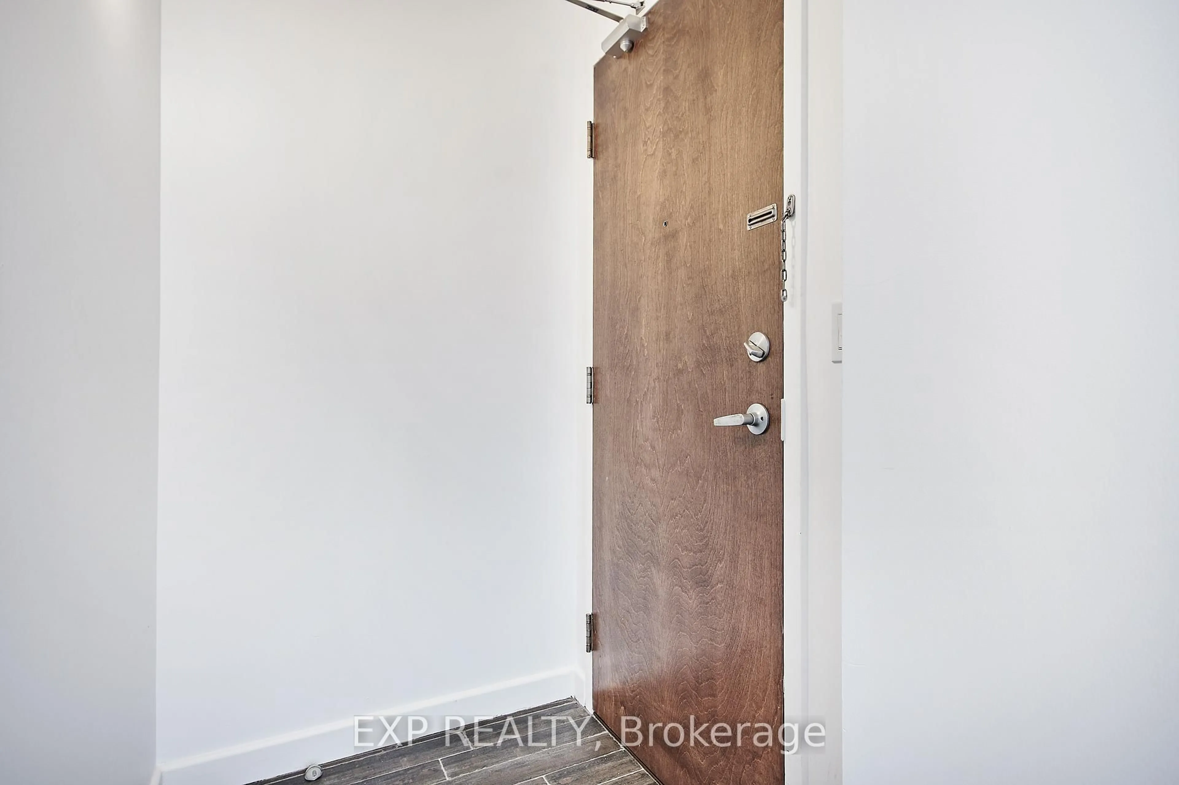 Indoor entryway for 180 York St #606, Ottawa Ontario K1N 1J6