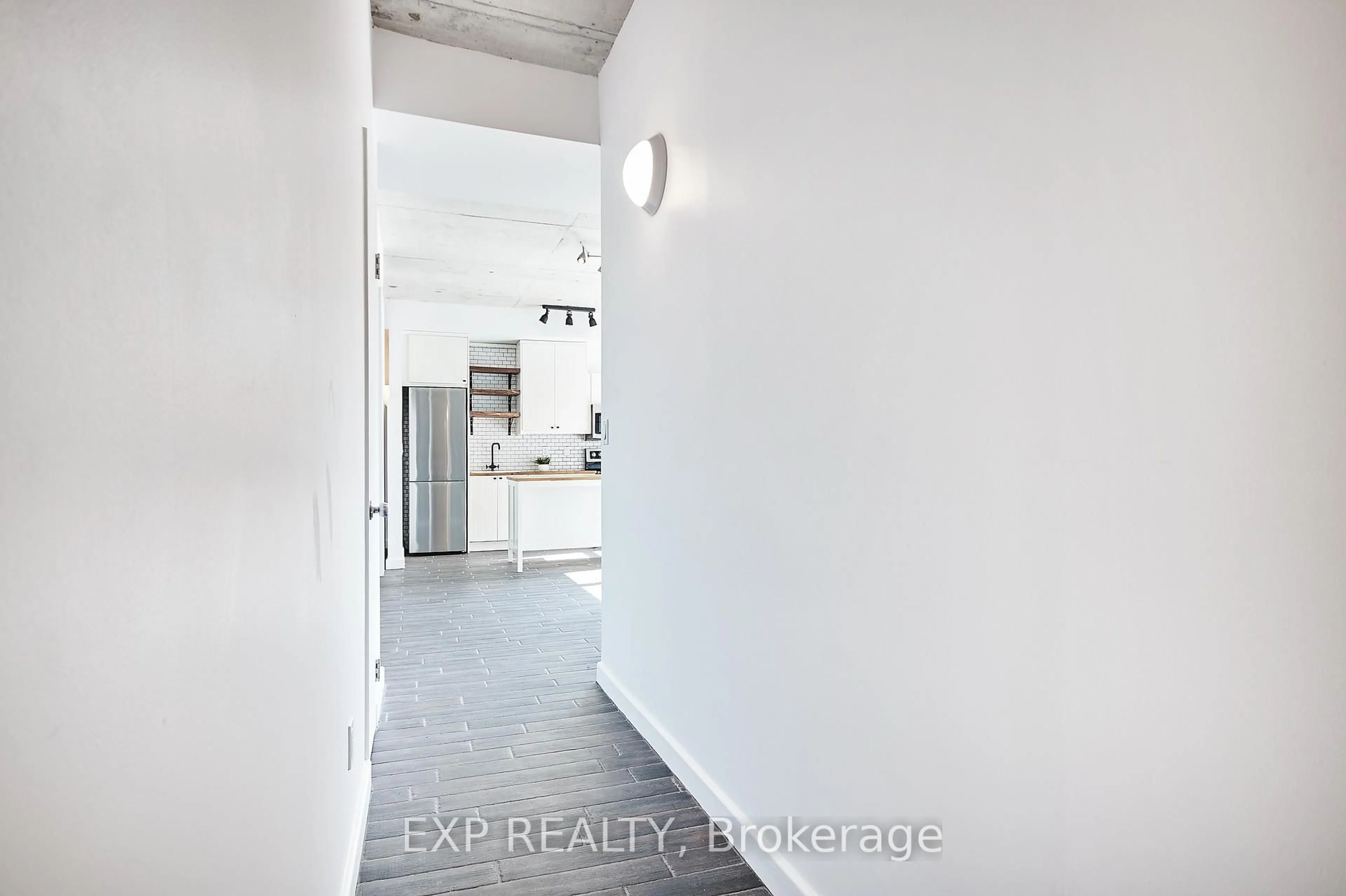 Indoor entryway for 180 York St #606, Ottawa Ontario K1N 1J6