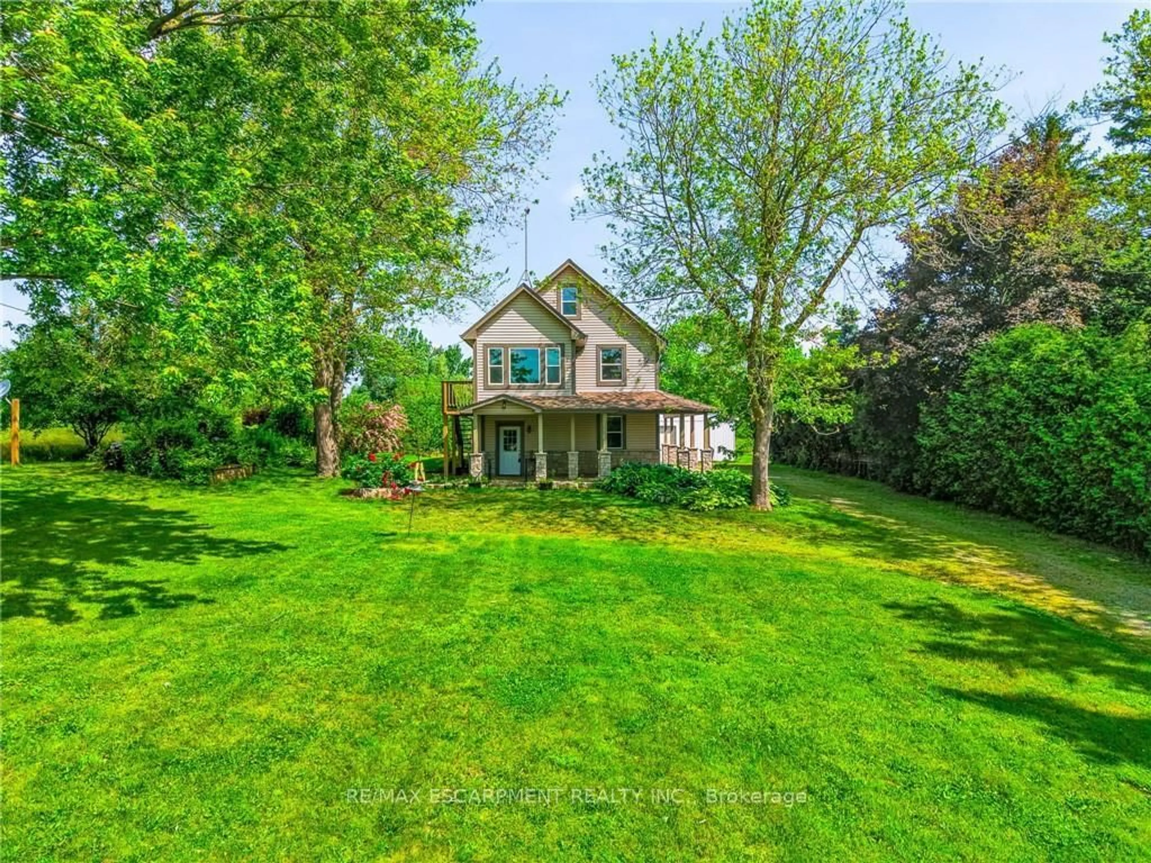 A pic from outside/outdoor area/front of a property/back of a property/a pic from drone, street for 483 Harvest Rd, Hamilton Ontario L9H 5E2