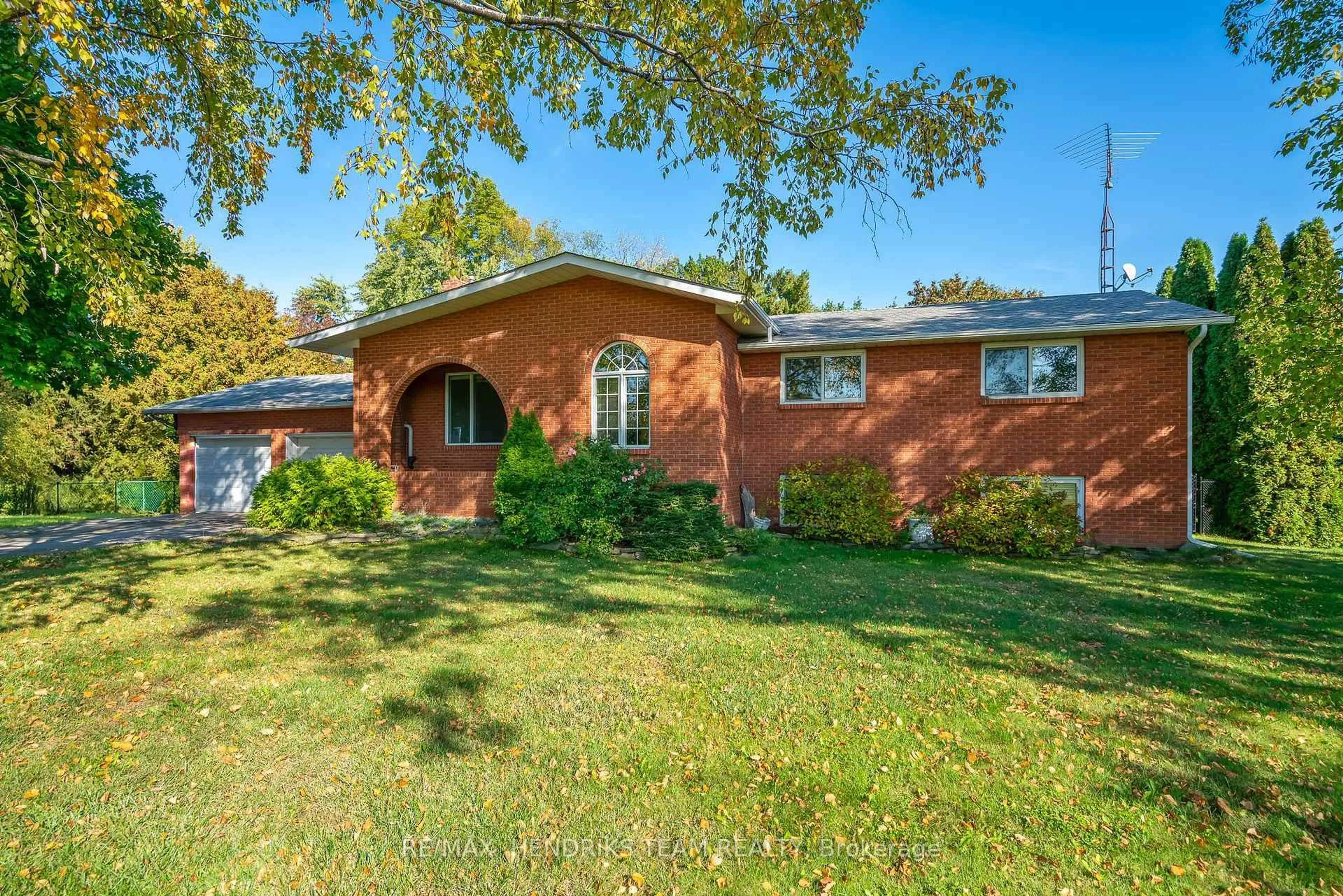Home with brick exterior material, street for 1521 Irvine Rd, Niagara-on-the-Lake Ontario L0S 1J0