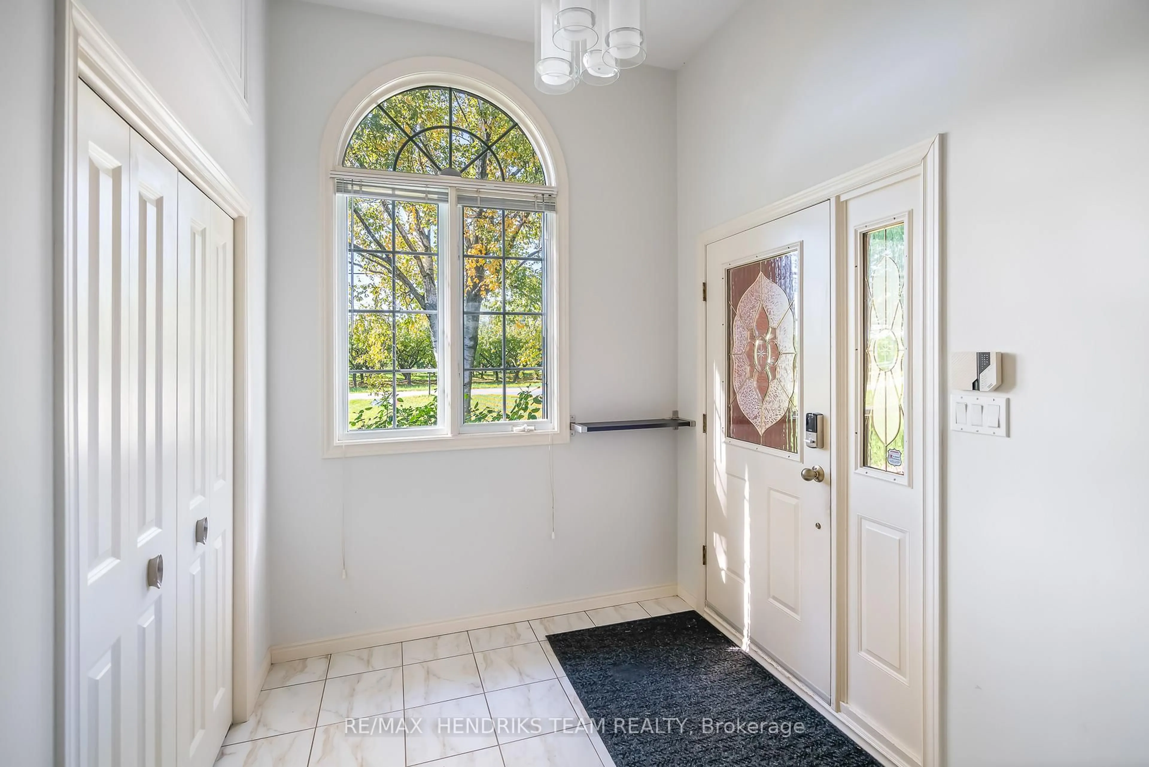 Indoor entryway for 1521 Irvine Rd, Niagara-on-the-Lake Ontario L0S 1J0