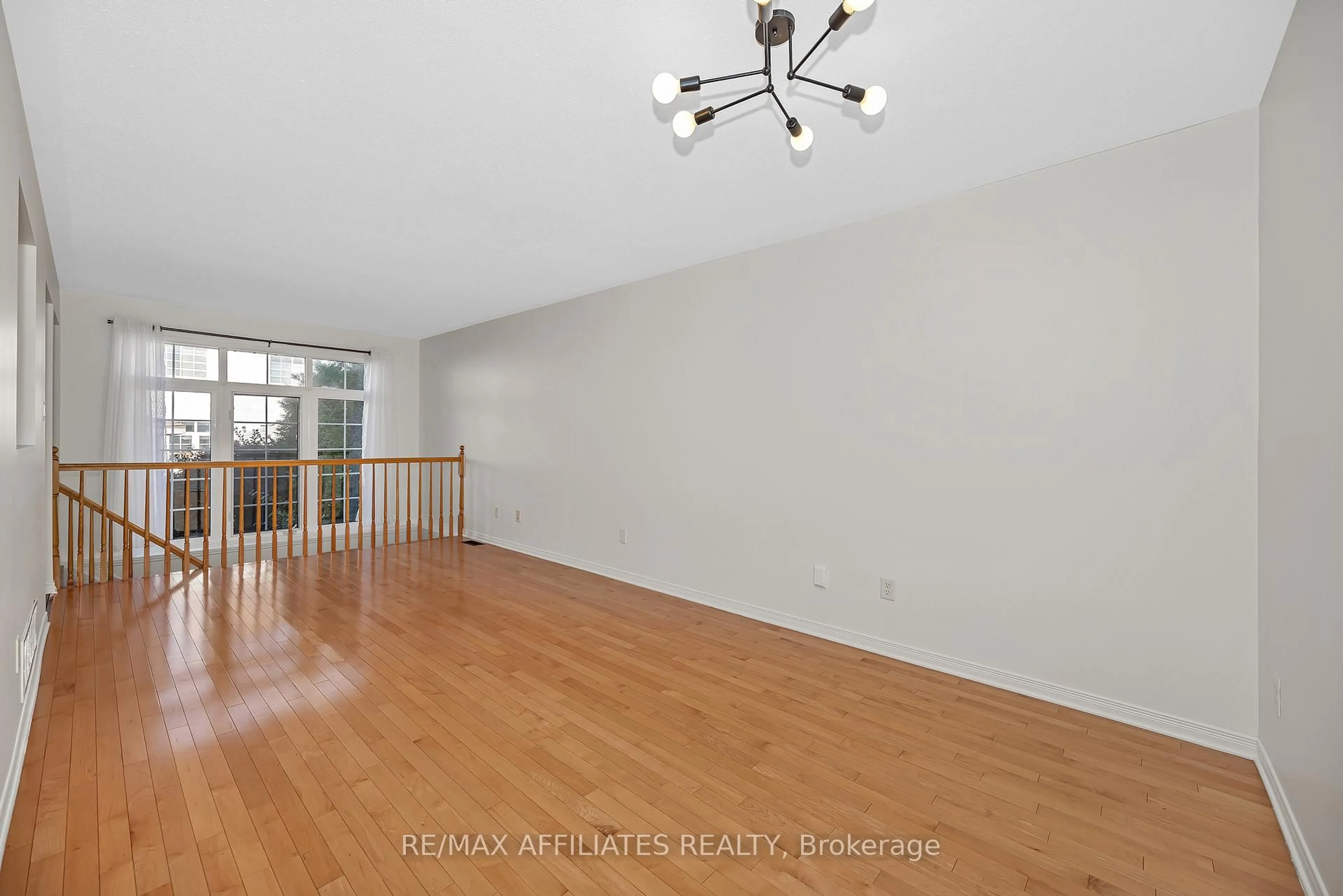A pic of a room for 17 Kirkstone Private, Ottawa Ontario K2J 5E7