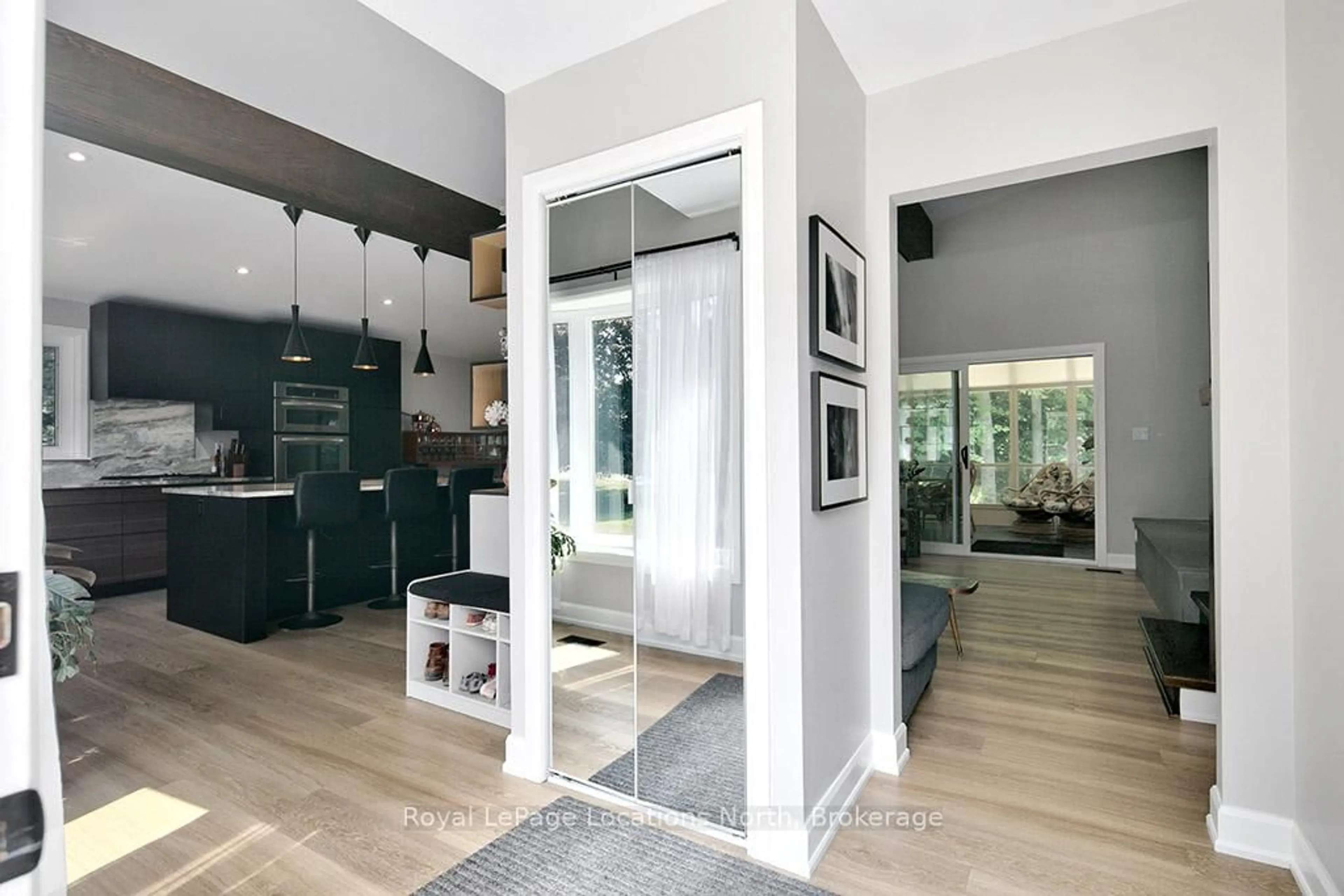 Indoor entryway for 194 Montgomery St, Meaford Ontario N4L 1C4