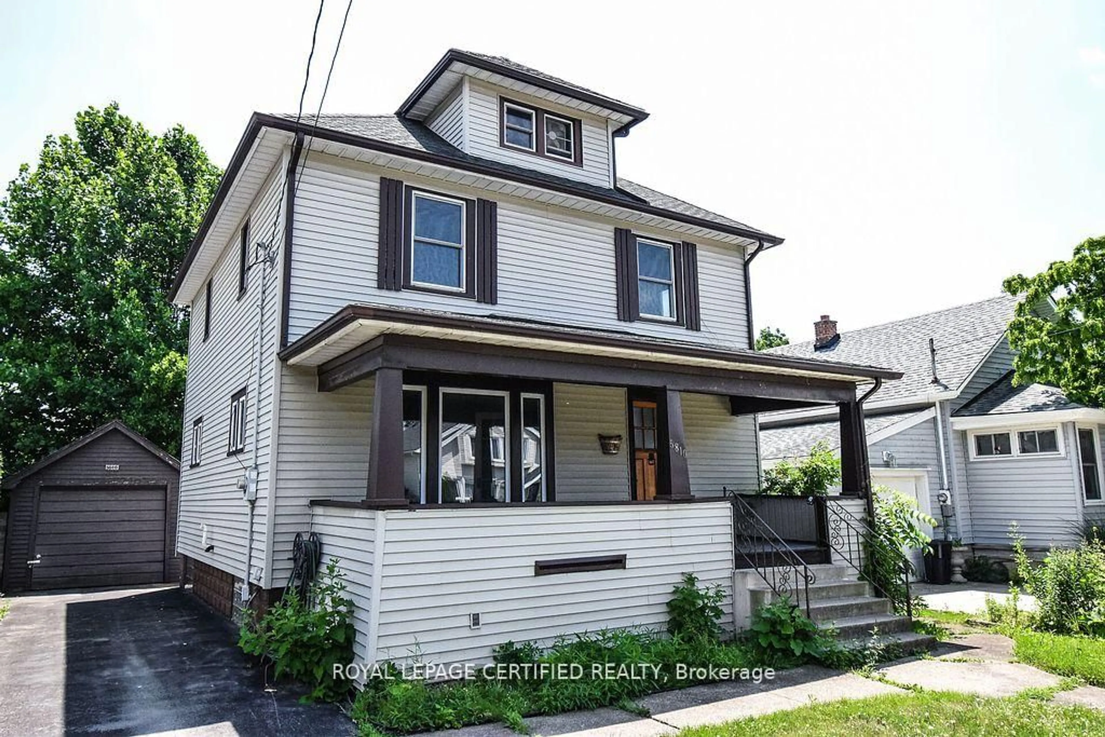 Home with vinyl exterior material, street for 5810 Symmes St, Niagara Falls Ontario L2G 2G3