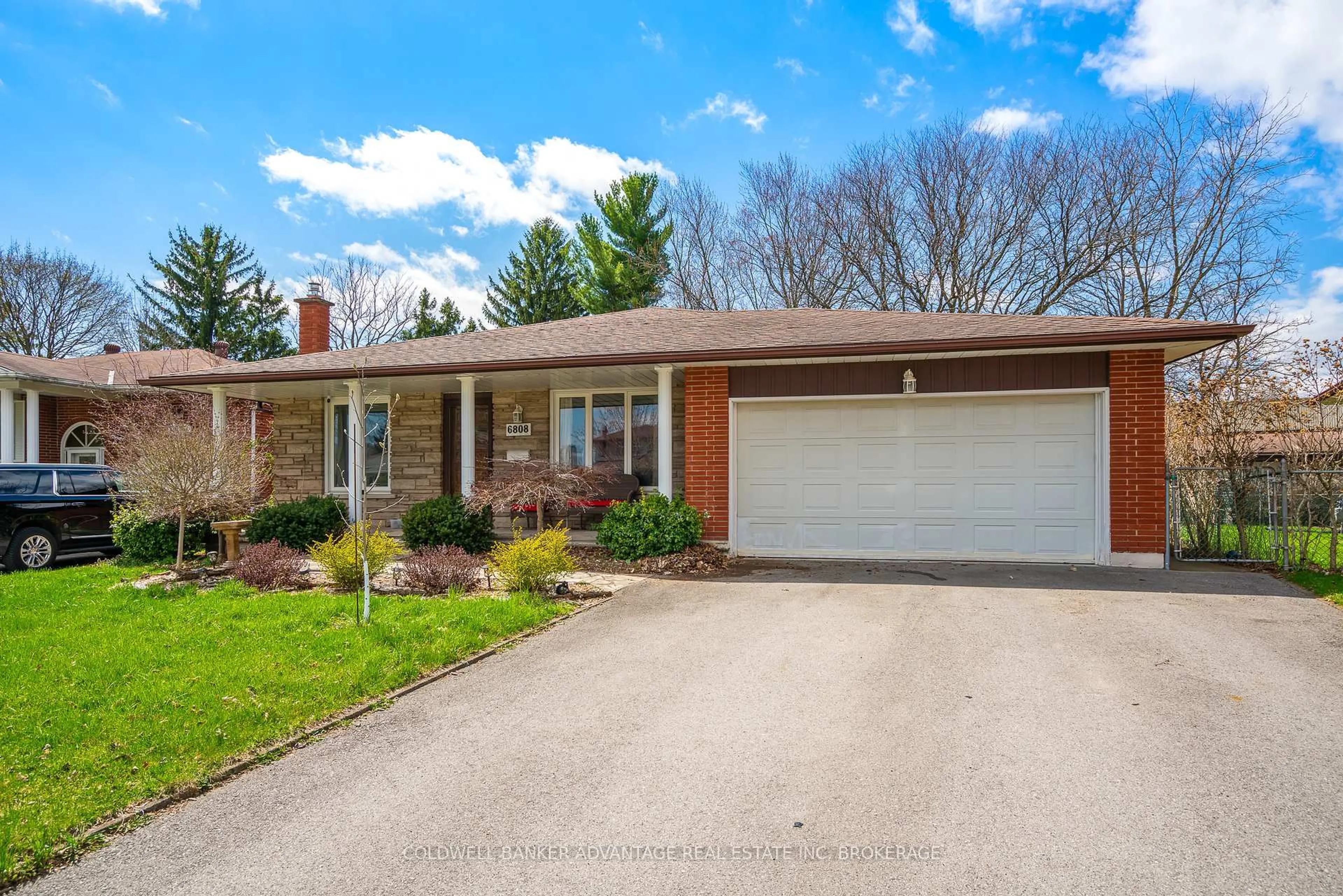 Home with brick exterior material, street for 6808 Corwin Cres, Niagara Falls Ontario L2G 2M7