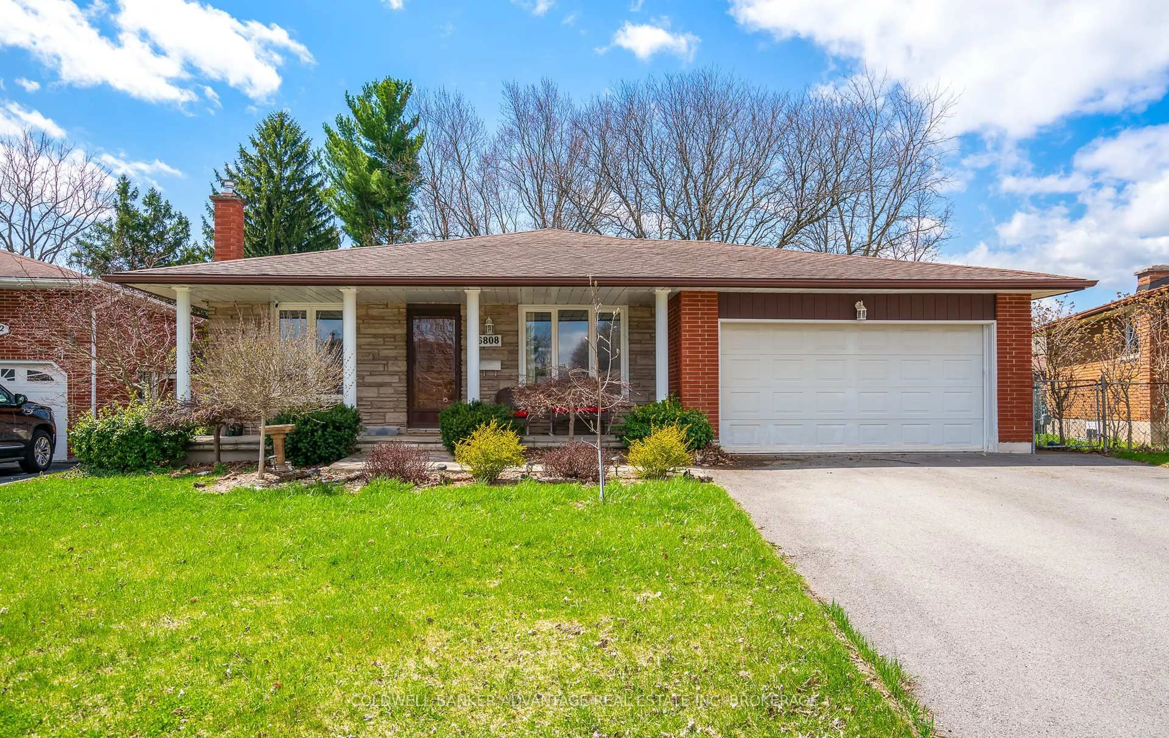 Home with brick exterior material, street for 6808 Corwin Cres, Niagara Falls Ontario L2G 2M7