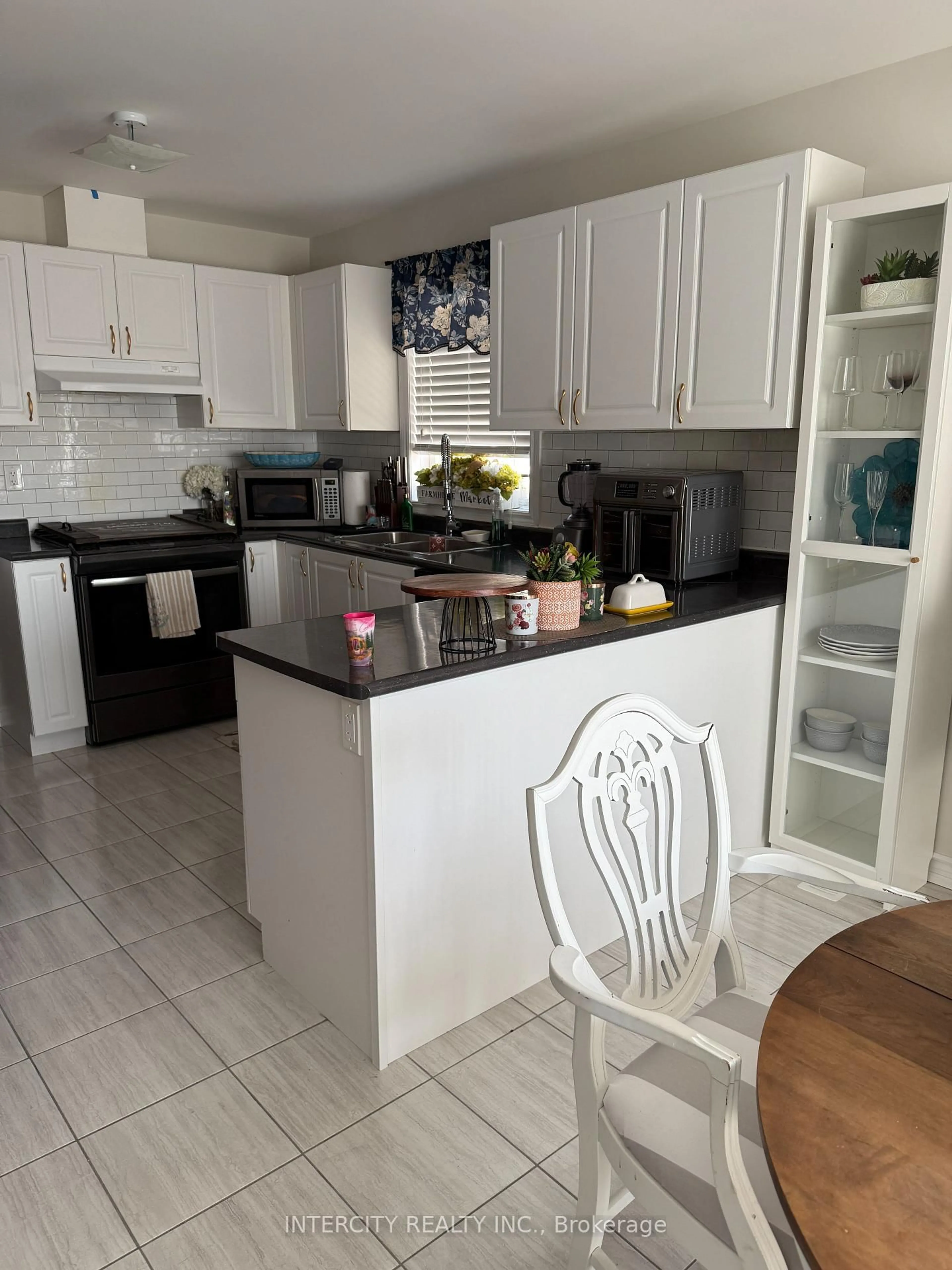 Open concept kitchen, unknown for 58 Todd Cres, Southgate Ontario N0C 1B0