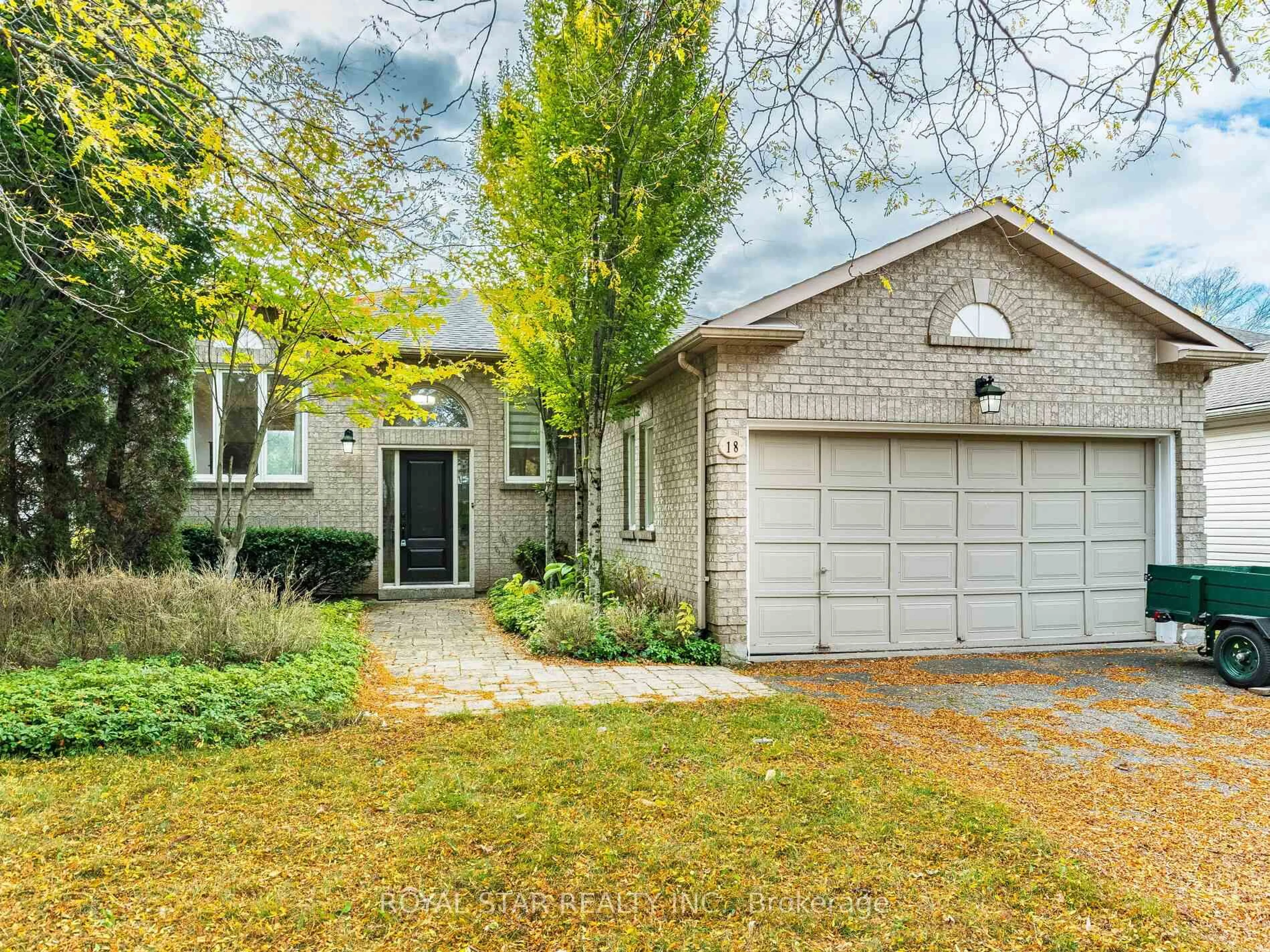Home with brick exterior material, street for 18 Woodside Sq, Pelham Ontario L0S 1E4