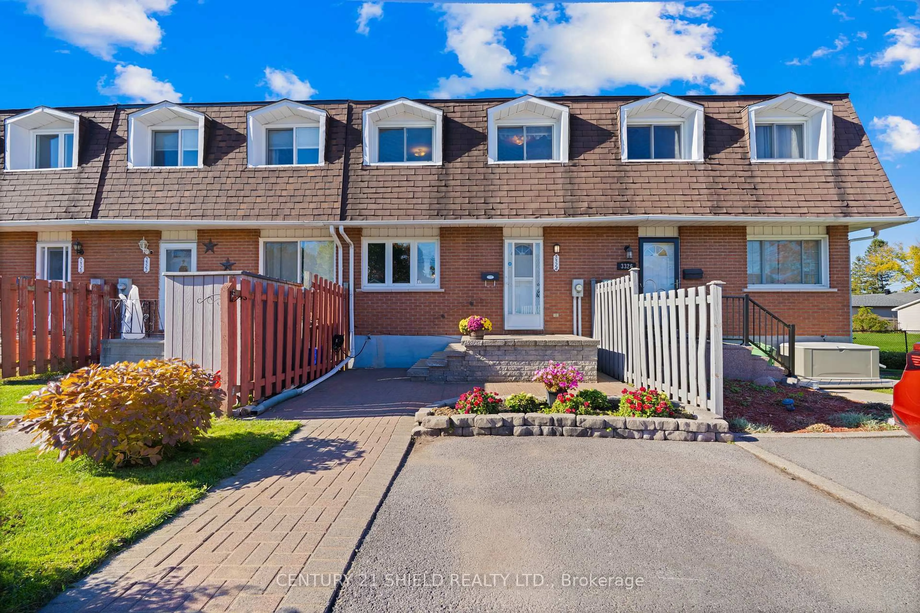 A pic from outside/outdoor area/front of a property/back of a property/a pic from drone, street for 3324 Cadeb Ave, Cornwall Ontario K6K 1L8