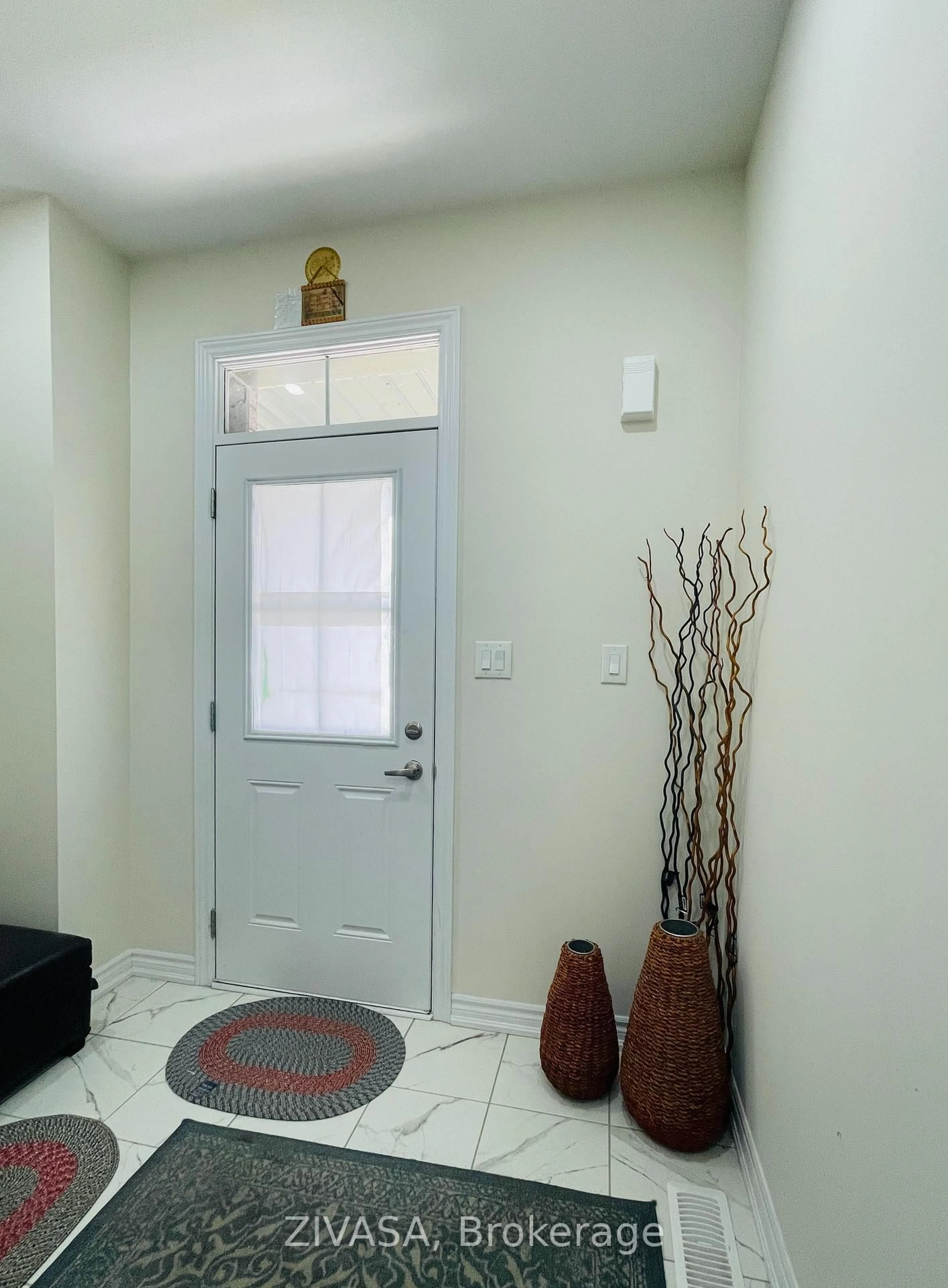 Indoor entryway for 40 Sun Haven Lane, Thorold Ontario L2V 0K6