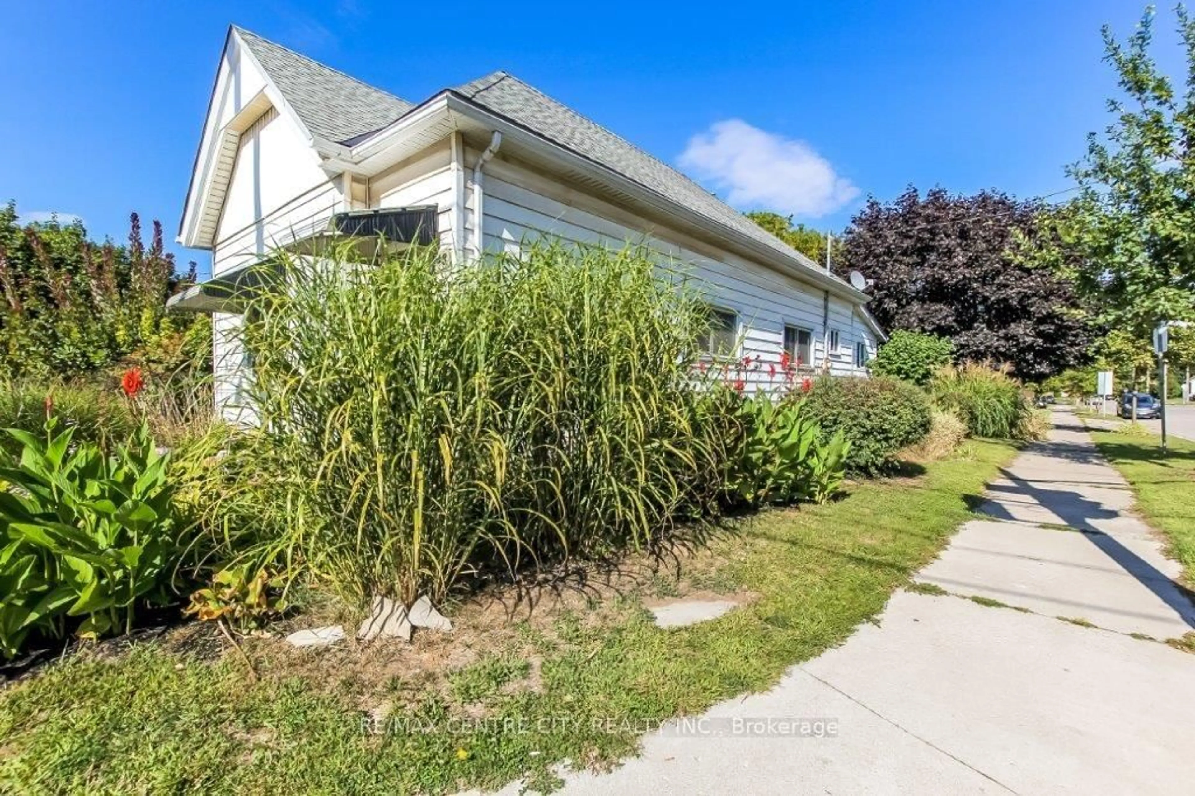 Home with vinyl exterior material, street for 48 Adelaide St, London South Ontario N5Z 3K2