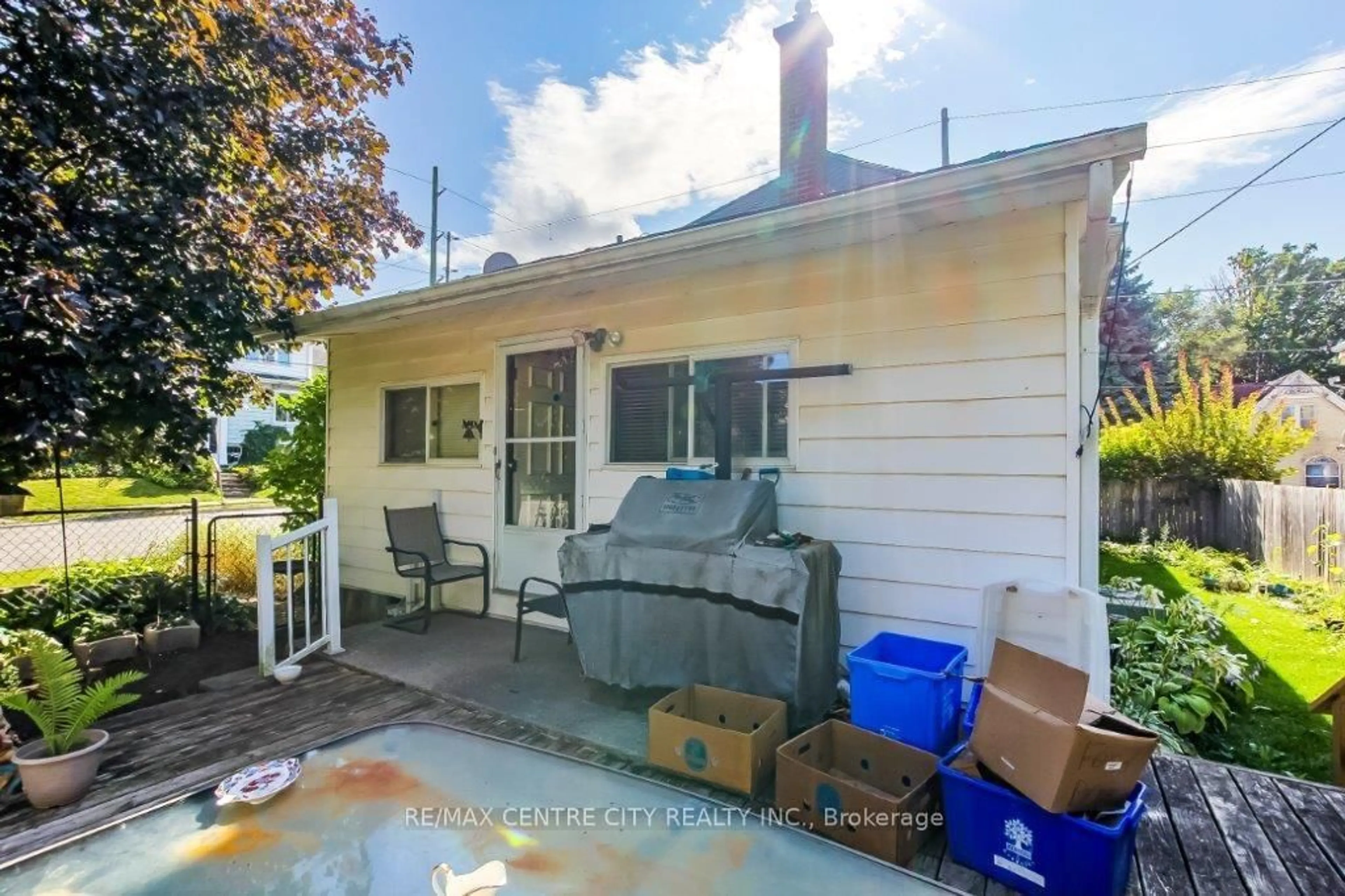 Patio, street for 48 Adelaide St, London South Ontario N5Z 3K2