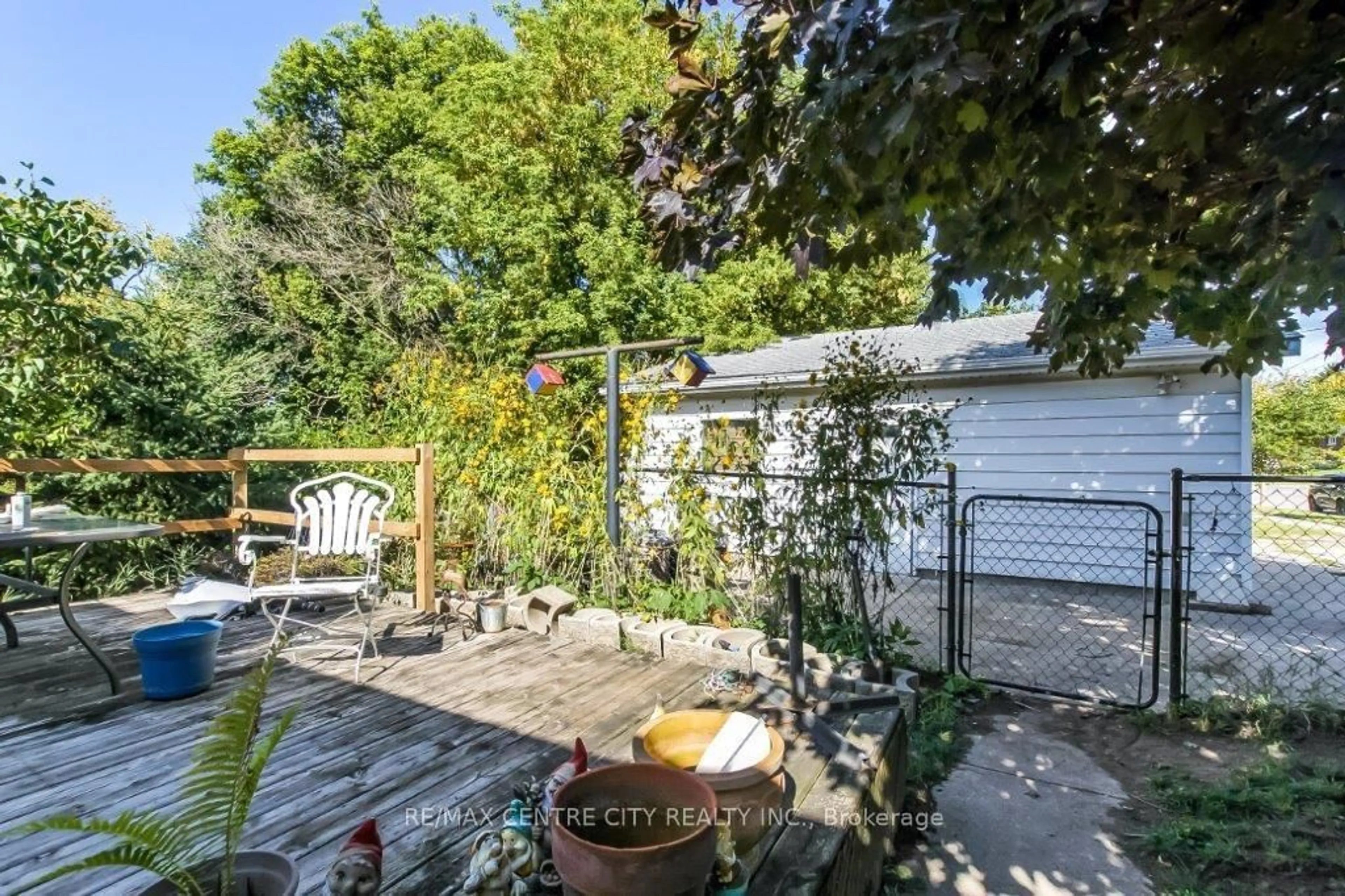 Patio, street for 48 Adelaide St, London South Ontario N5Z 3K2