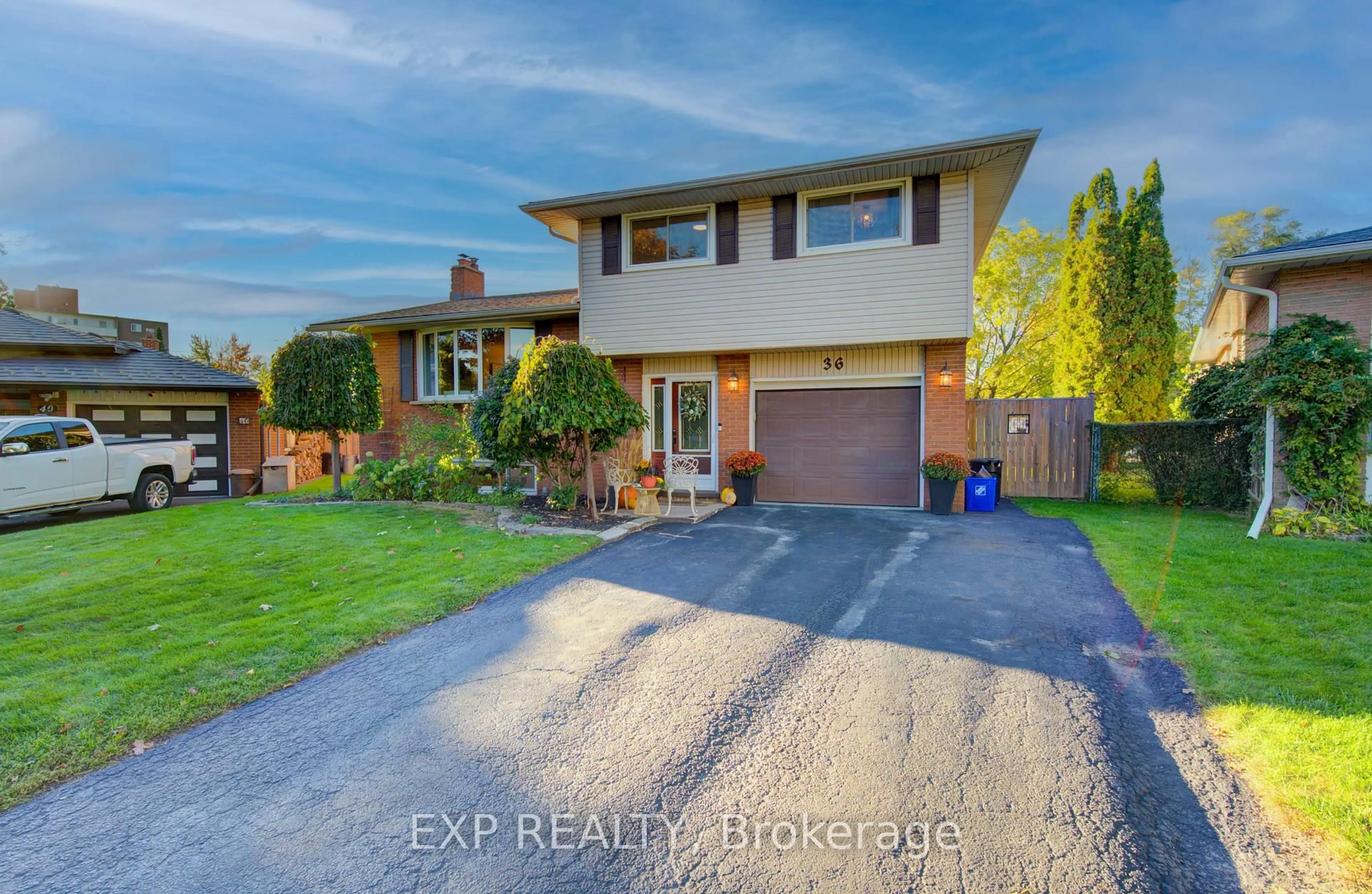 Home with vinyl exterior material, street for 36 Blackfriars Pl, Kitchener Ontario N2A 1M5