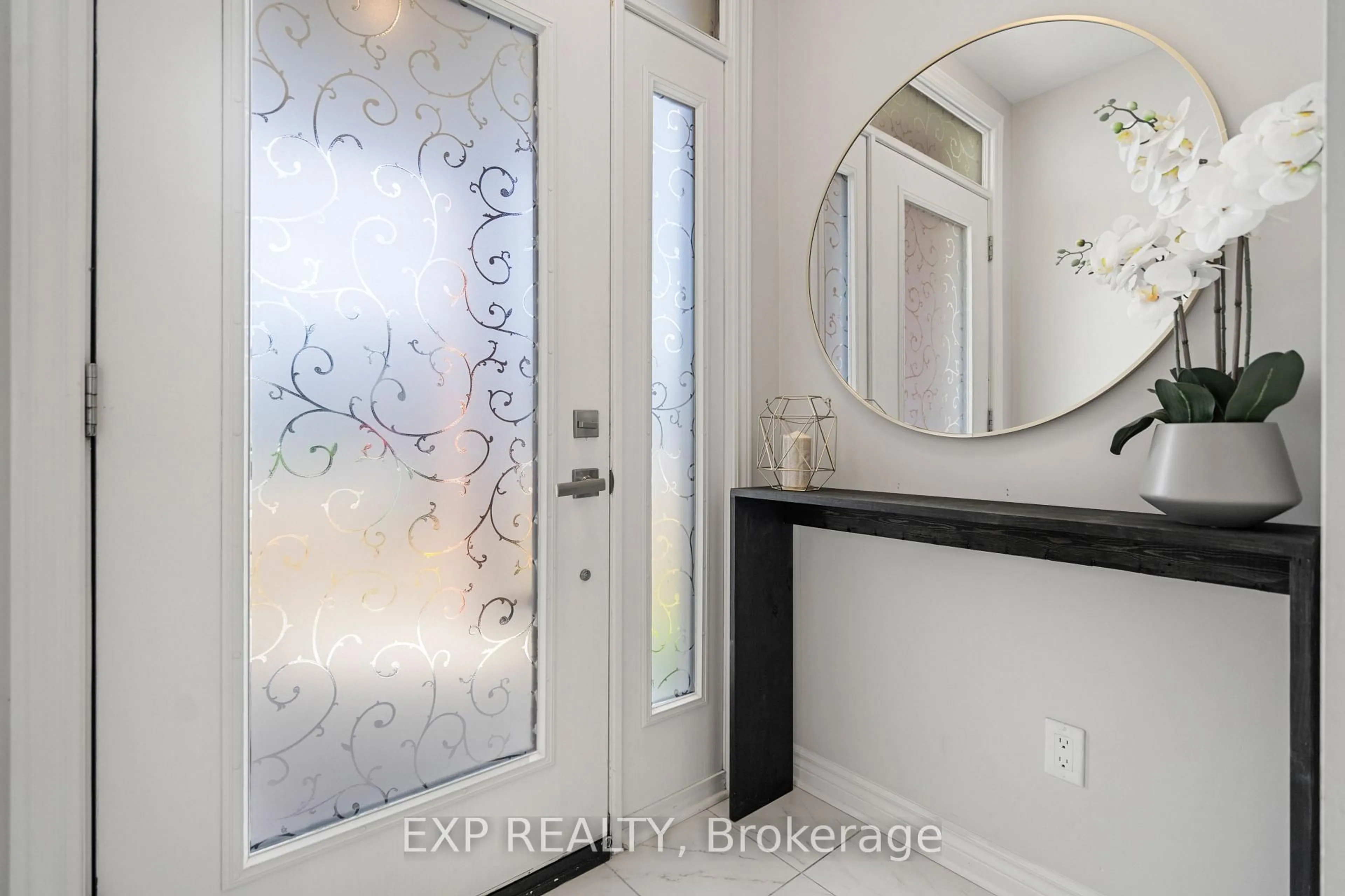 Indoor entryway for 512 Edenwylde Dr, Ottawa Ontario K2S 2K4