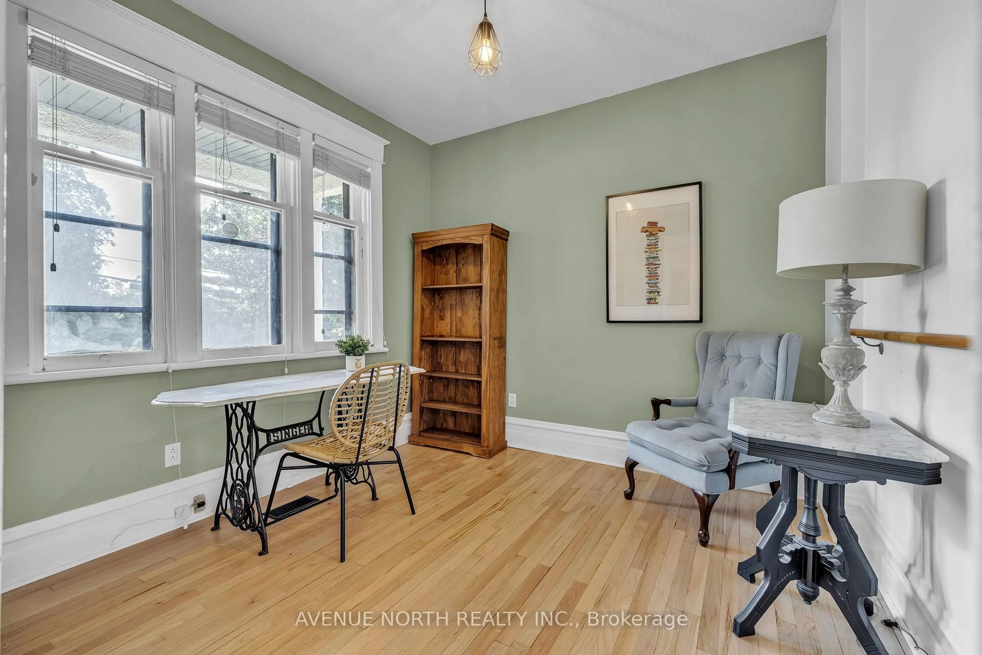 A pic of a room for 501 Edgeworth Ave, Ottawa Ontario K2B 5L2