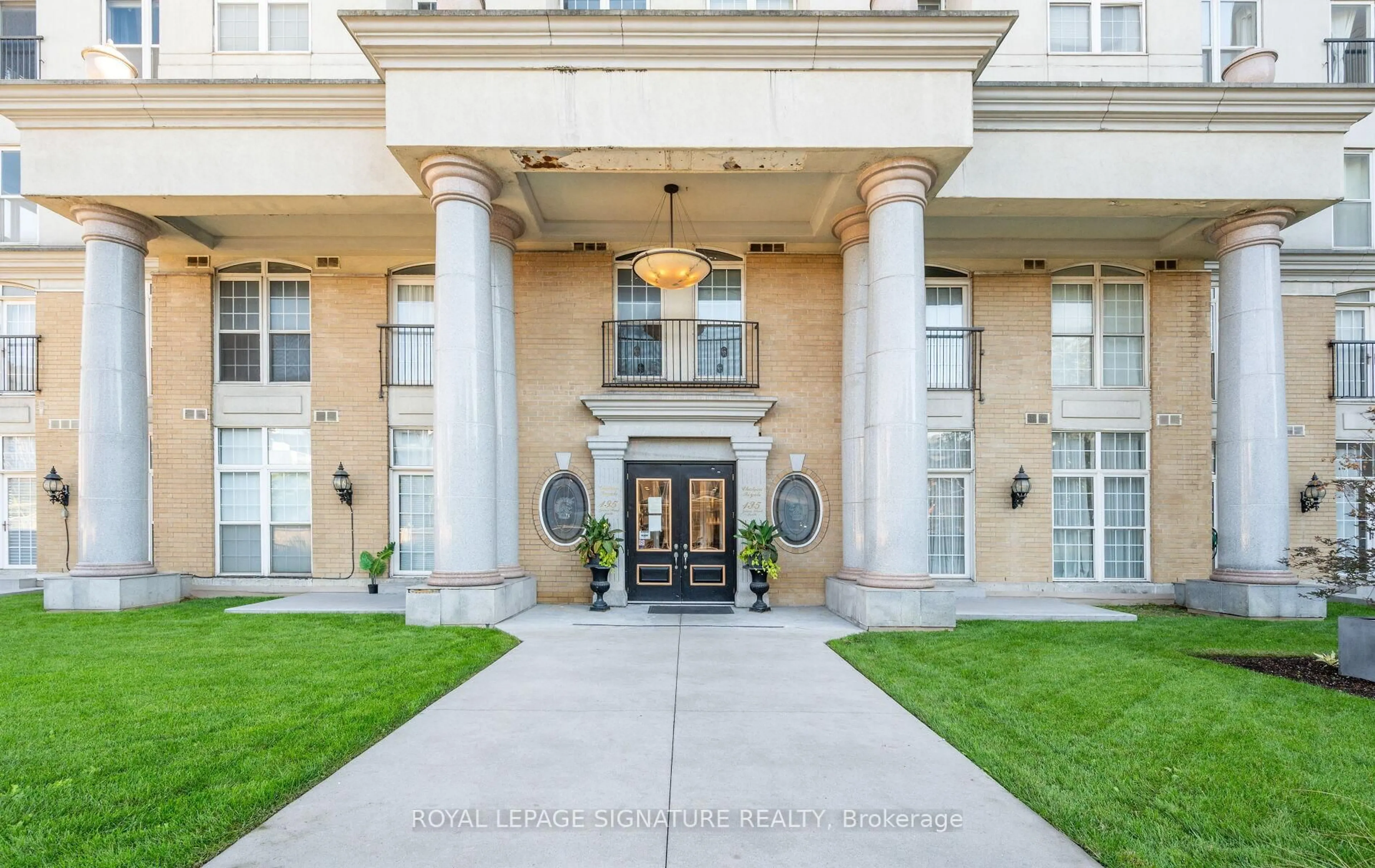 Indoor foyer for 135 James St #1105, Hamilton Ontario L8P 2Z6