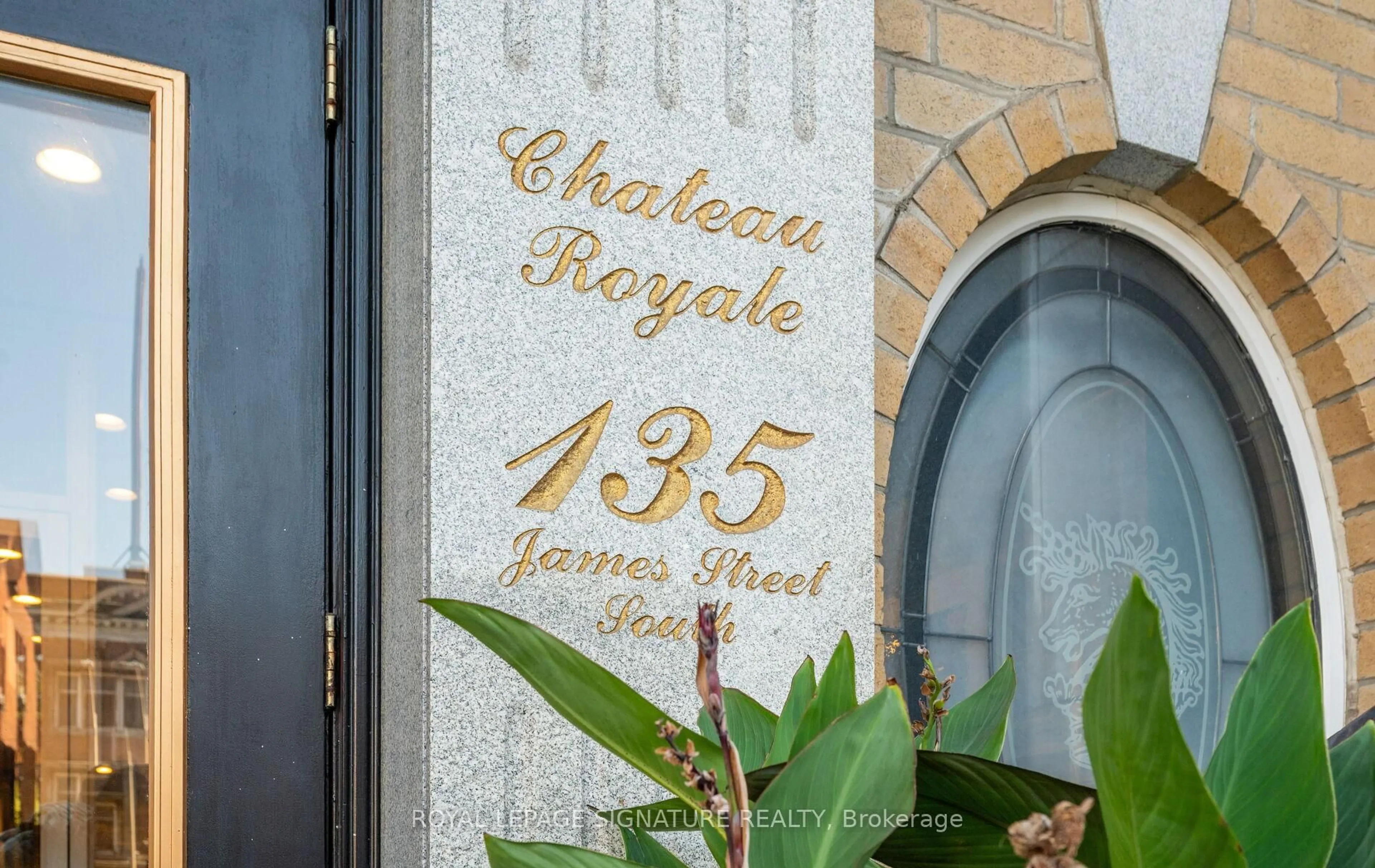 Indoor entryway for 135 James St #1105, Hamilton Ontario L8P 2Z6