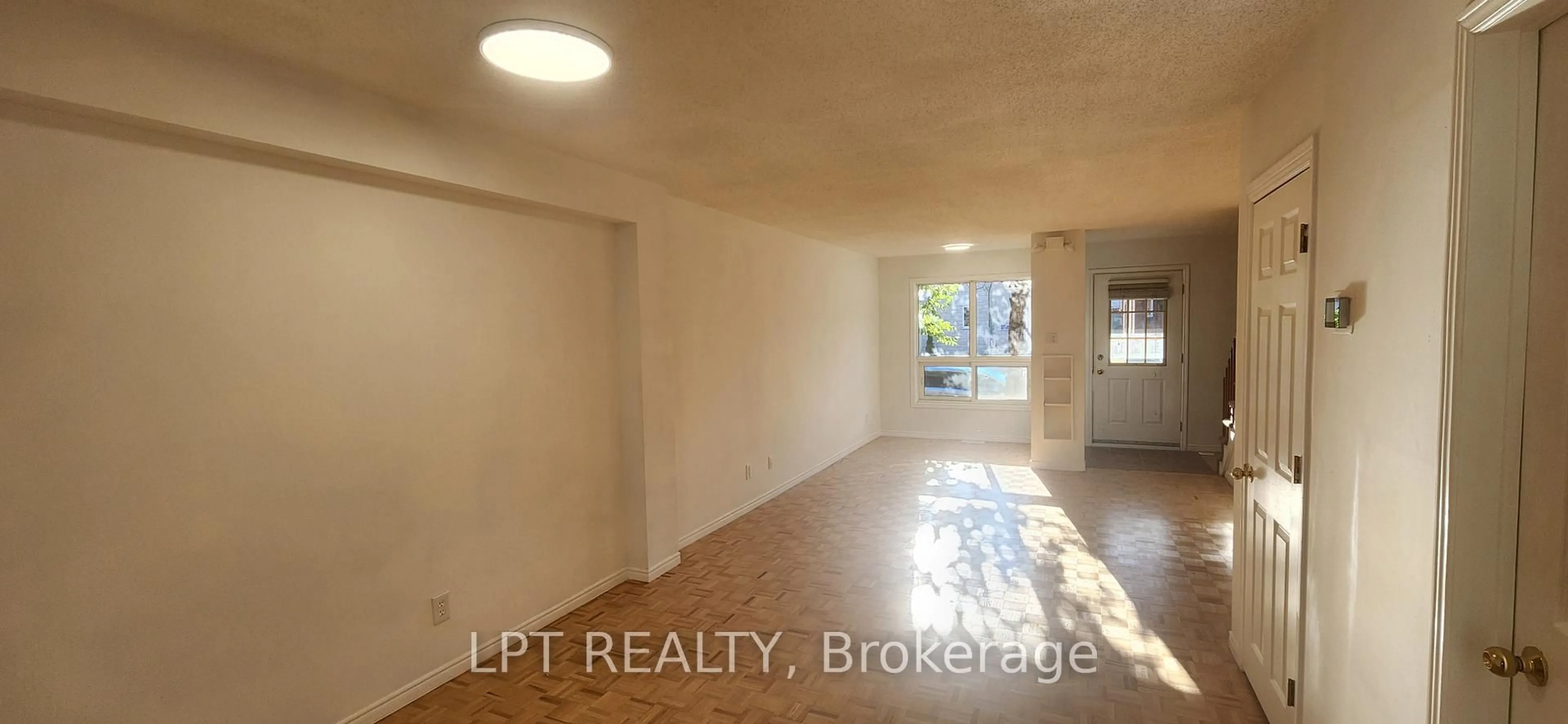 A pic of a room for 467 Parkdale Ave, Ottawa Ontario K1Y 1H5