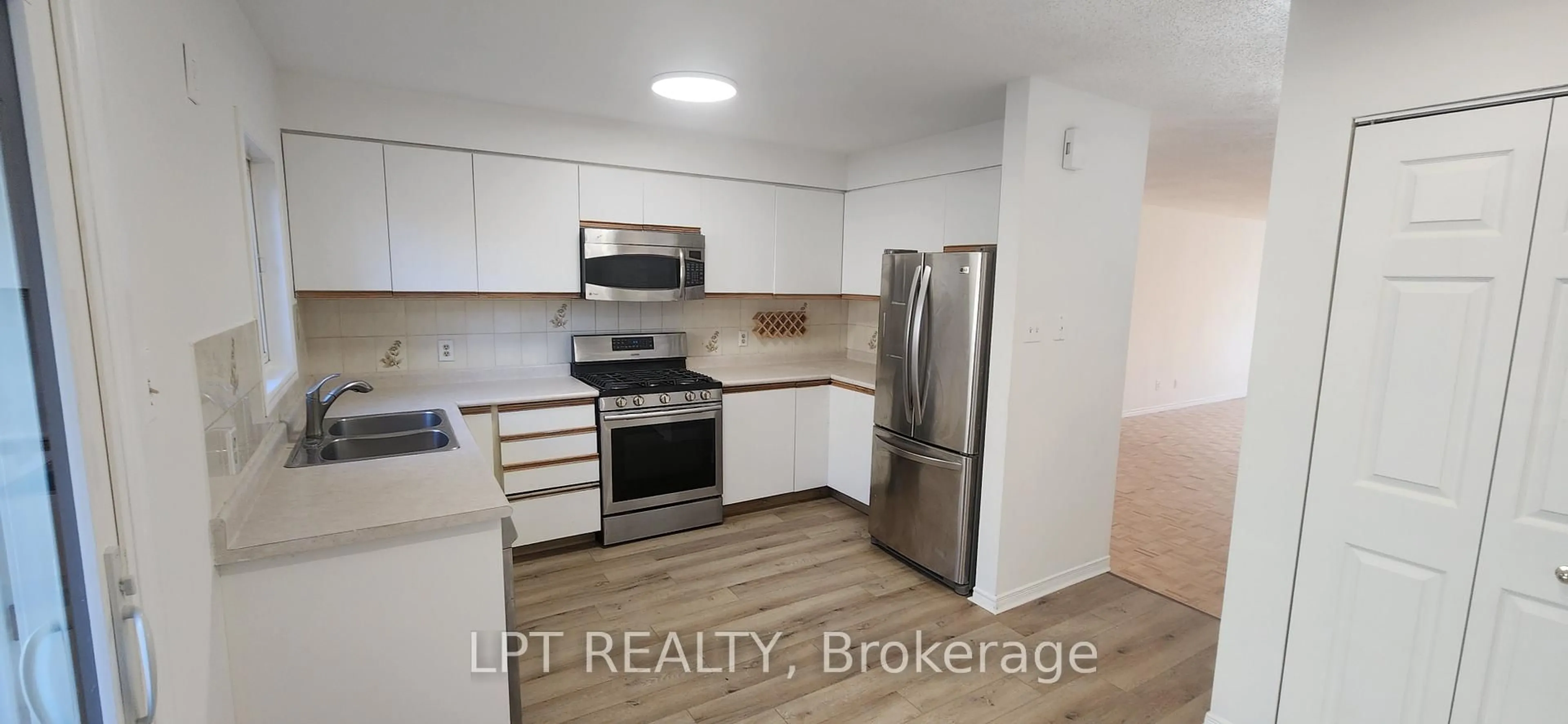 Standard kitchen, unknown for 467 Parkdale Ave, Ottawa Ontario K1Y 1H5