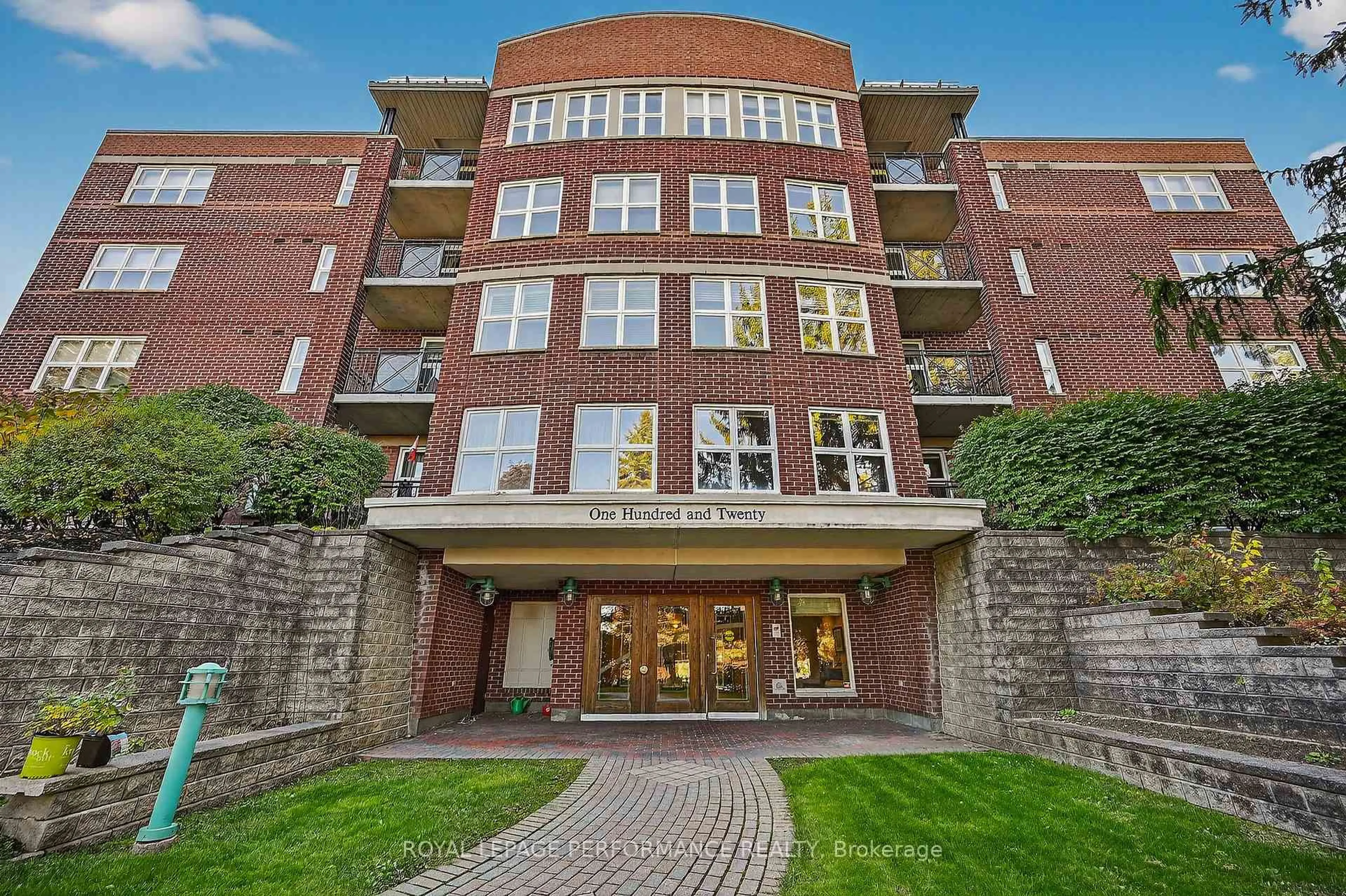 Indoor foyer for 120 Darlington Private #203, Ottawa Ontario K1V 0X5