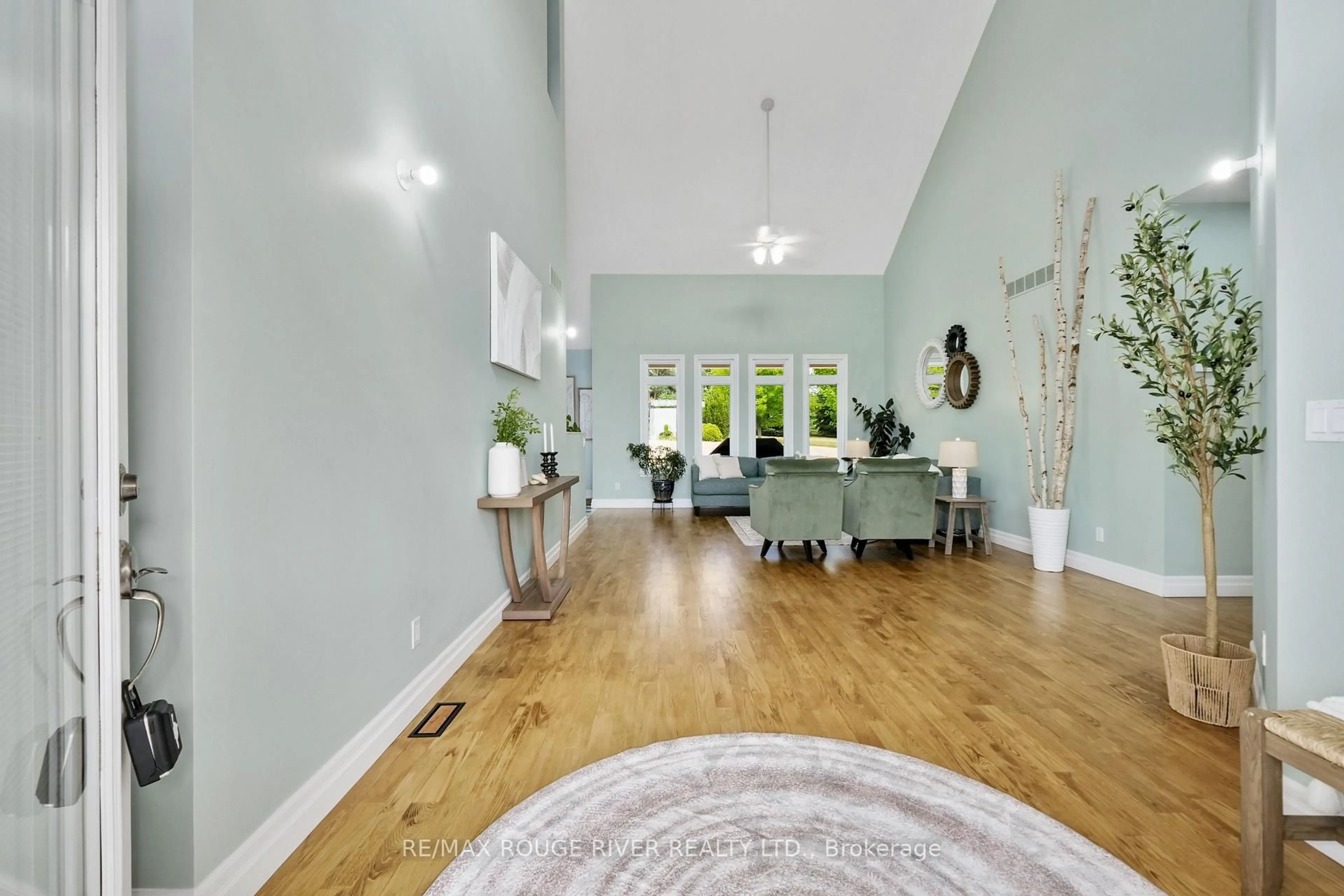 Indoor entryway for 9138 Danforth Rd, Cobourg Ontario K9A 4J8