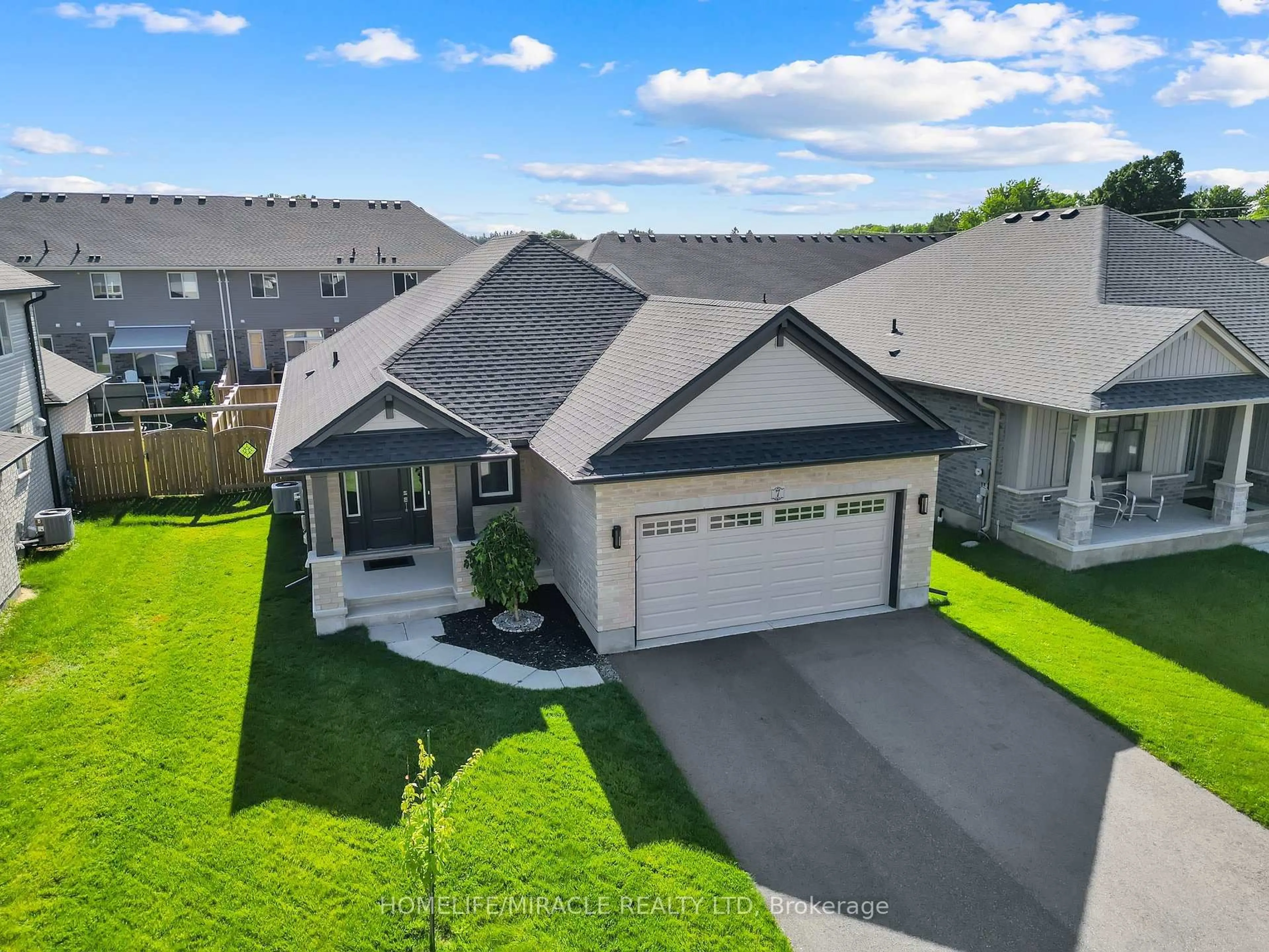 A pic from outside/outdoor area/front of a property/back of a property/a pic from drone, street for 7 Curren Cres, Tillsonburg Ontario N4G 0J3