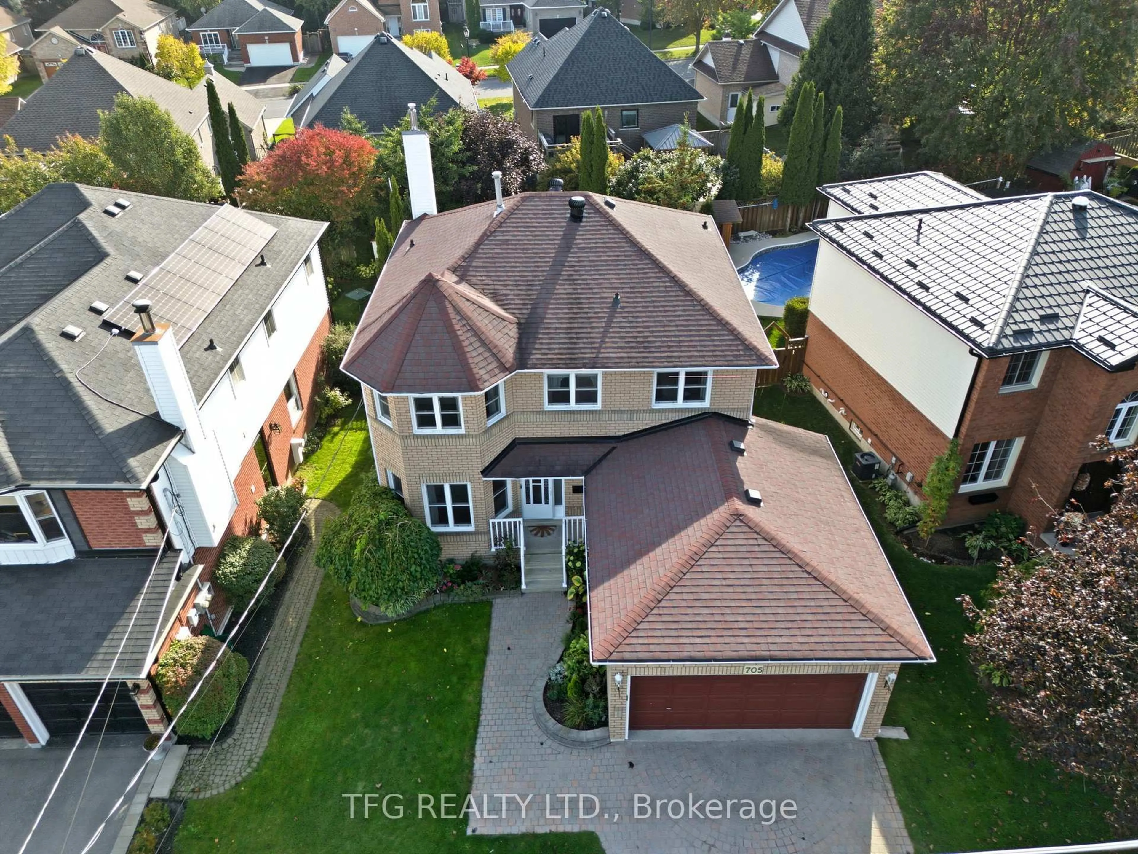 A pic from outside/outdoor area/front of a property/back of a property/a pic from drone, street for 705 Carlisle St, Cobourg Ontario K9A 5E4