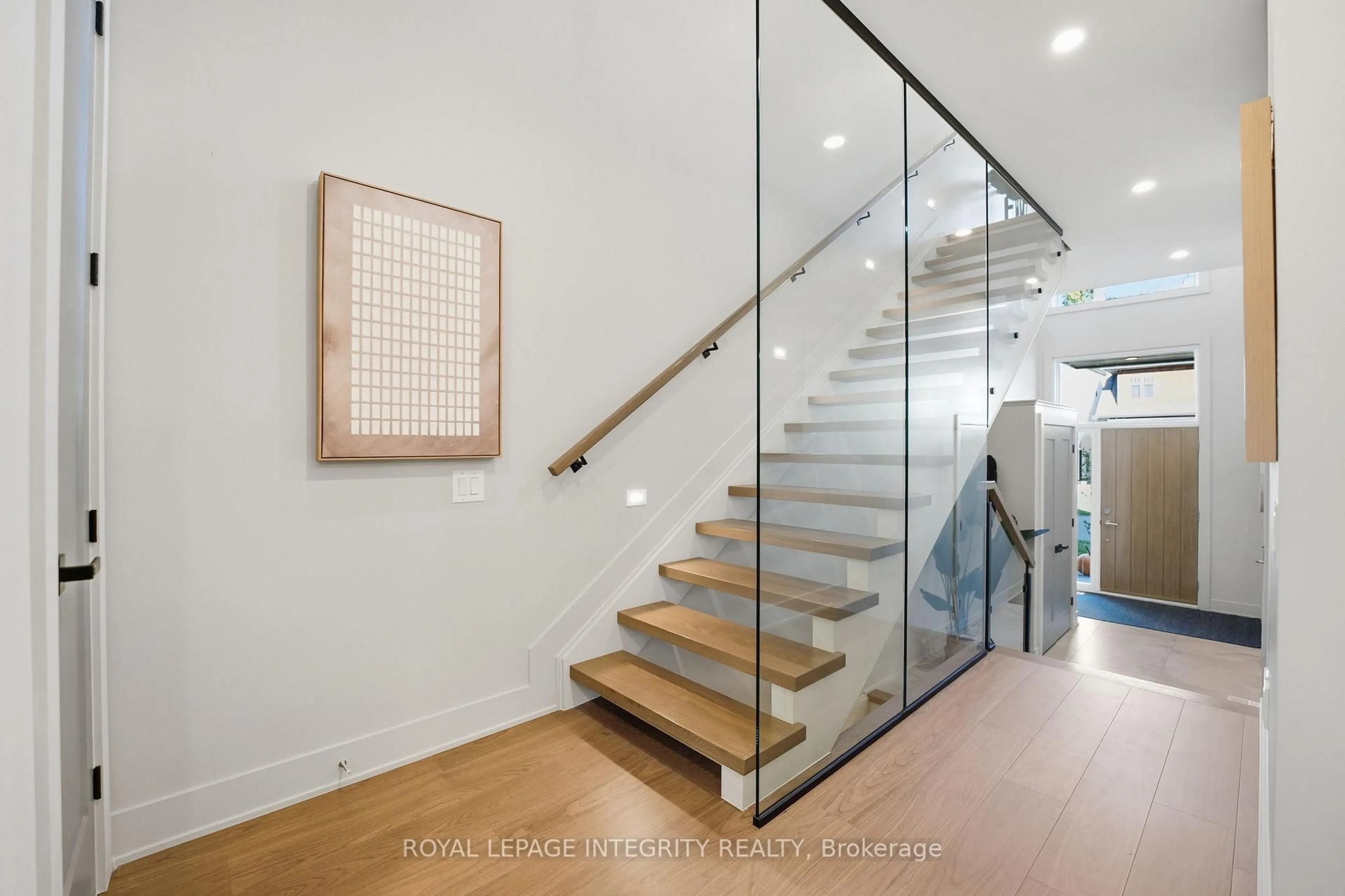 Stairs for 574 Edison Ave #B, Ottawa Ontario K2A 1V4