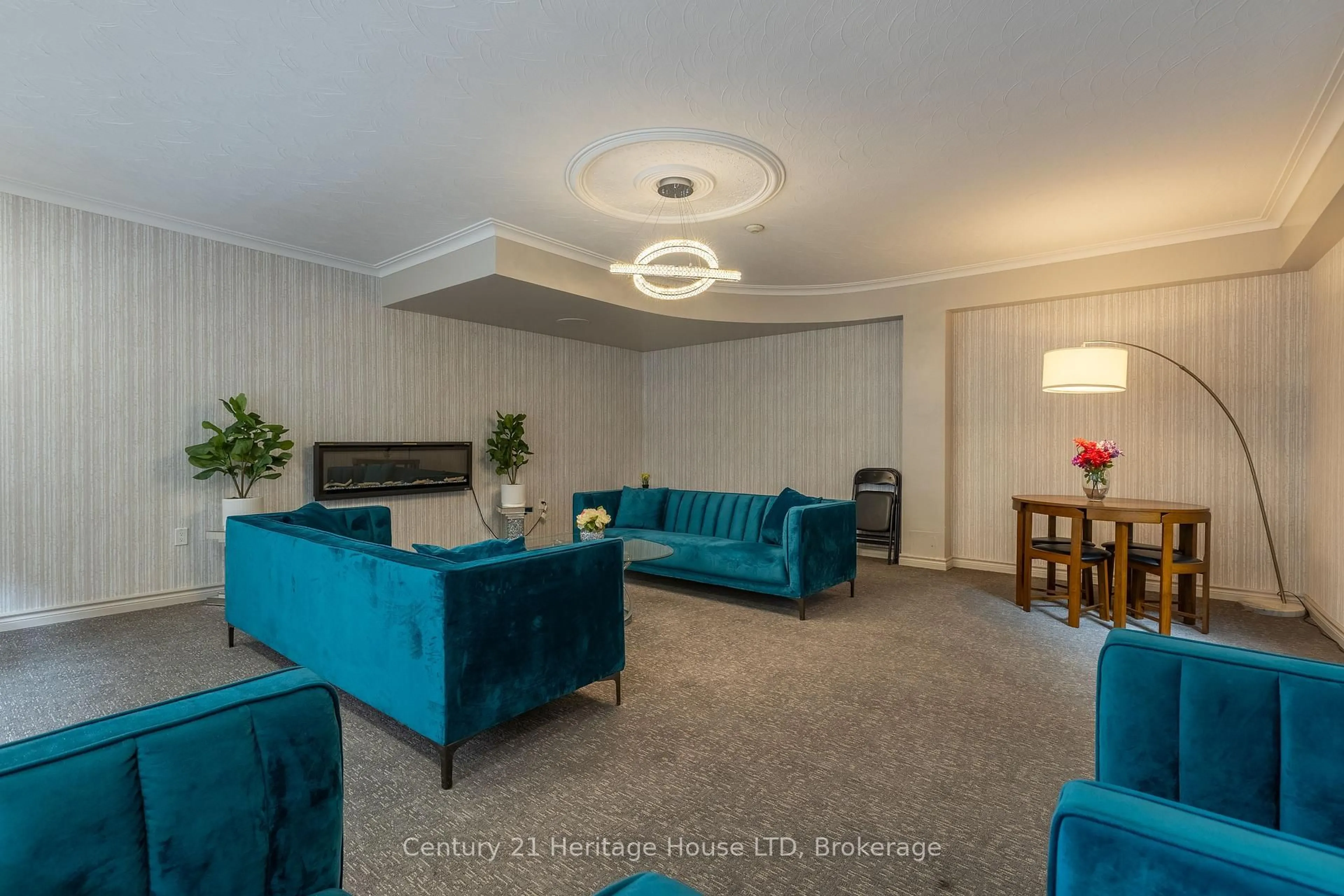 Living room with furniture, carpet floor for 359 Geneva St #904, St. Catharines Ontario L2N 2G5