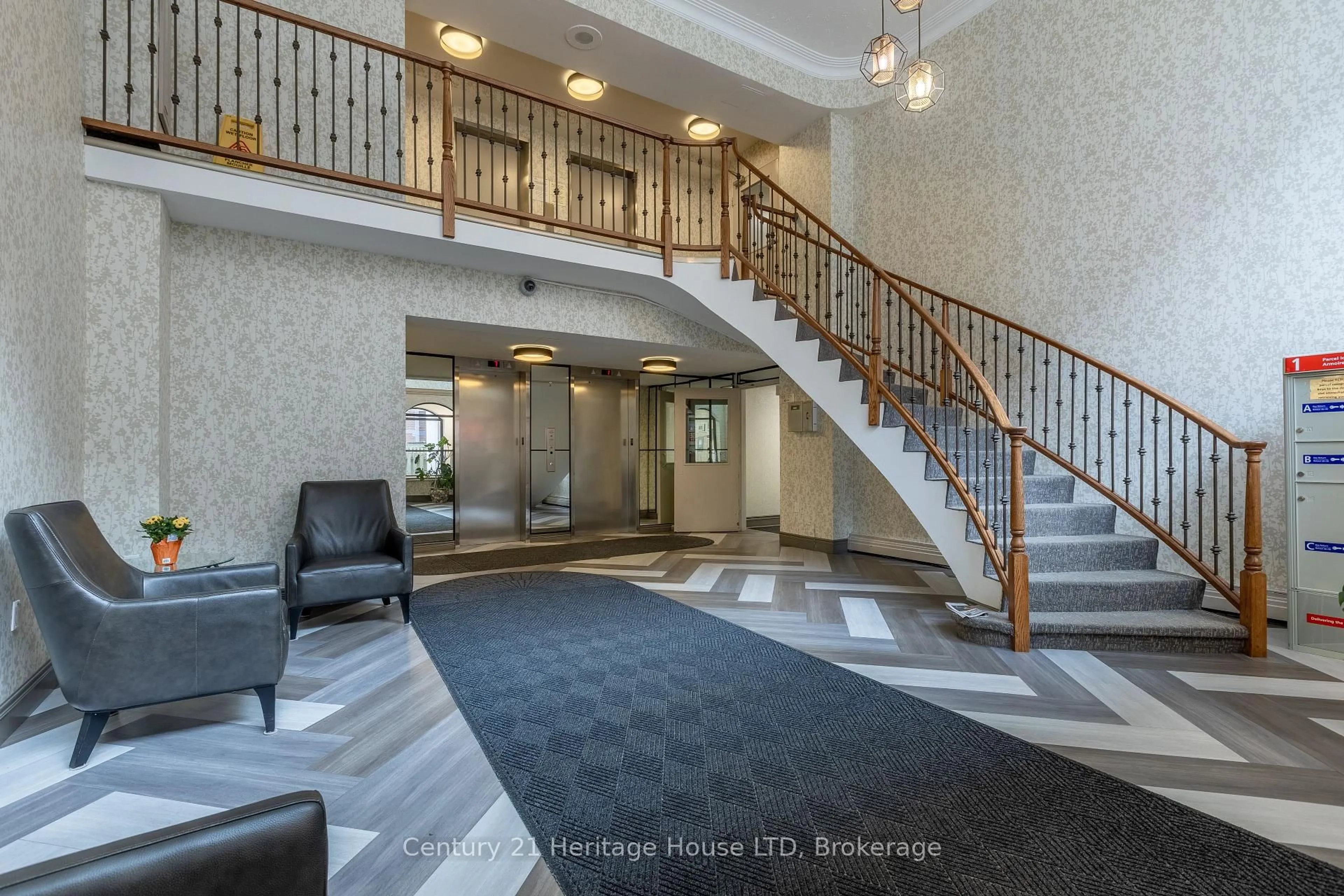 Indoor foyer for 359 Geneva St #904, St. Catharines Ontario L2N 2G5