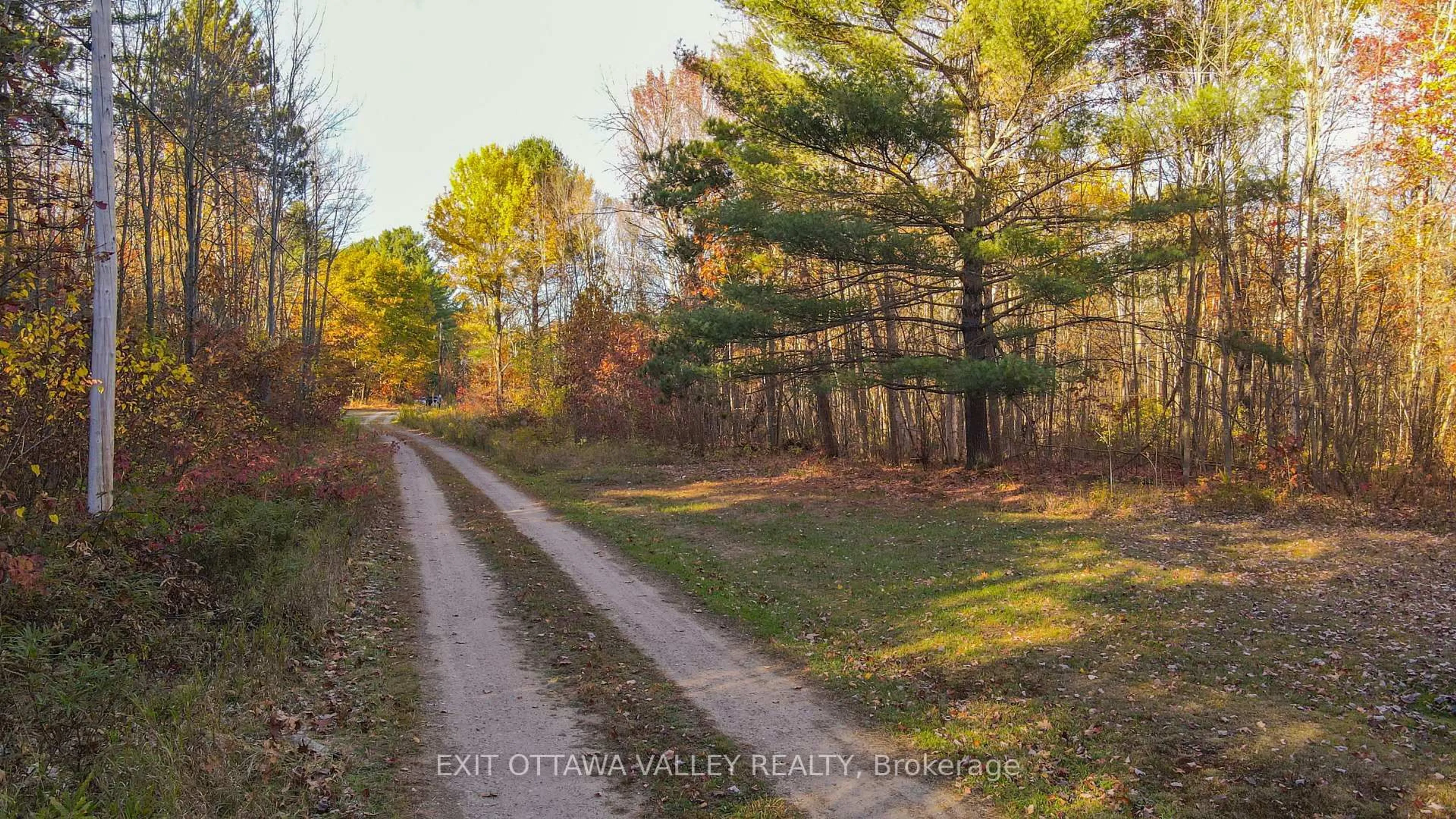 Blurry image for 6 Grannys Lane, Killaloe Ontario K0J 2A0
