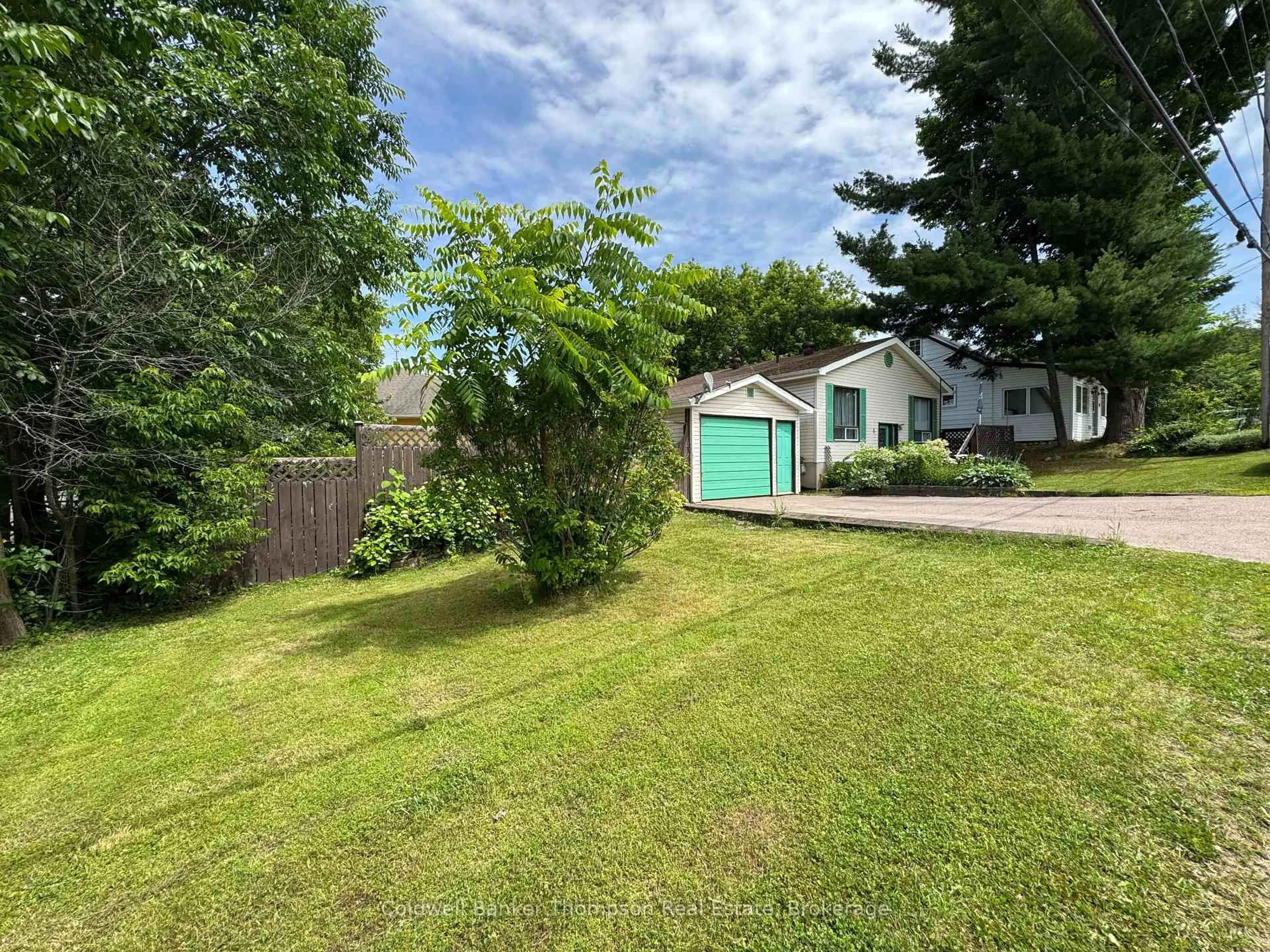 A pic from outside/outdoor area/front of a property/back of a property/a pic from drone, unknown for 8 Yonge St, Huntsville Ontario P1H 1W7