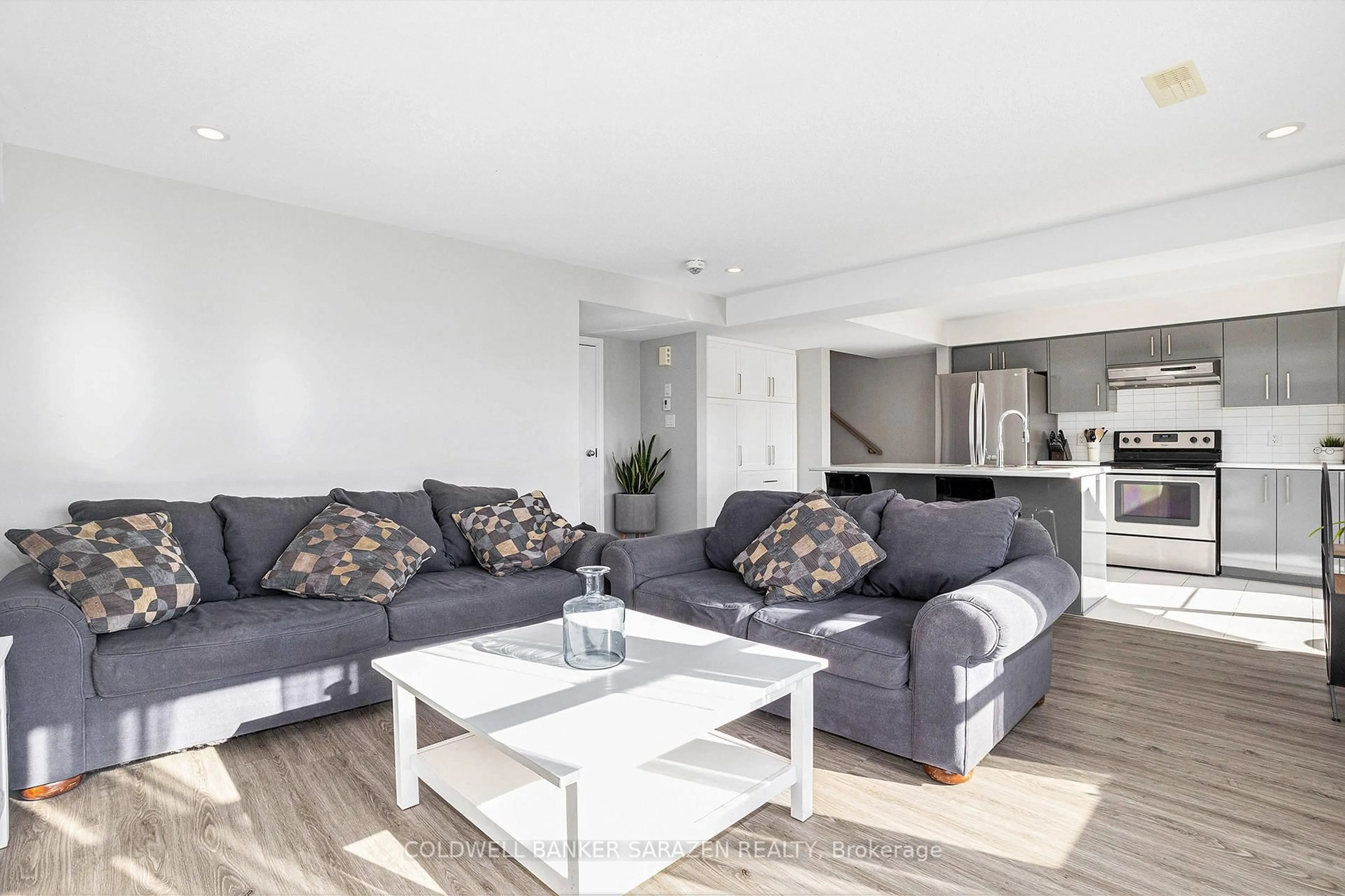 Living room with furniture, unknown for 302 Des Tilleuls Private #B, Ottawa Ontario K4A 1B7