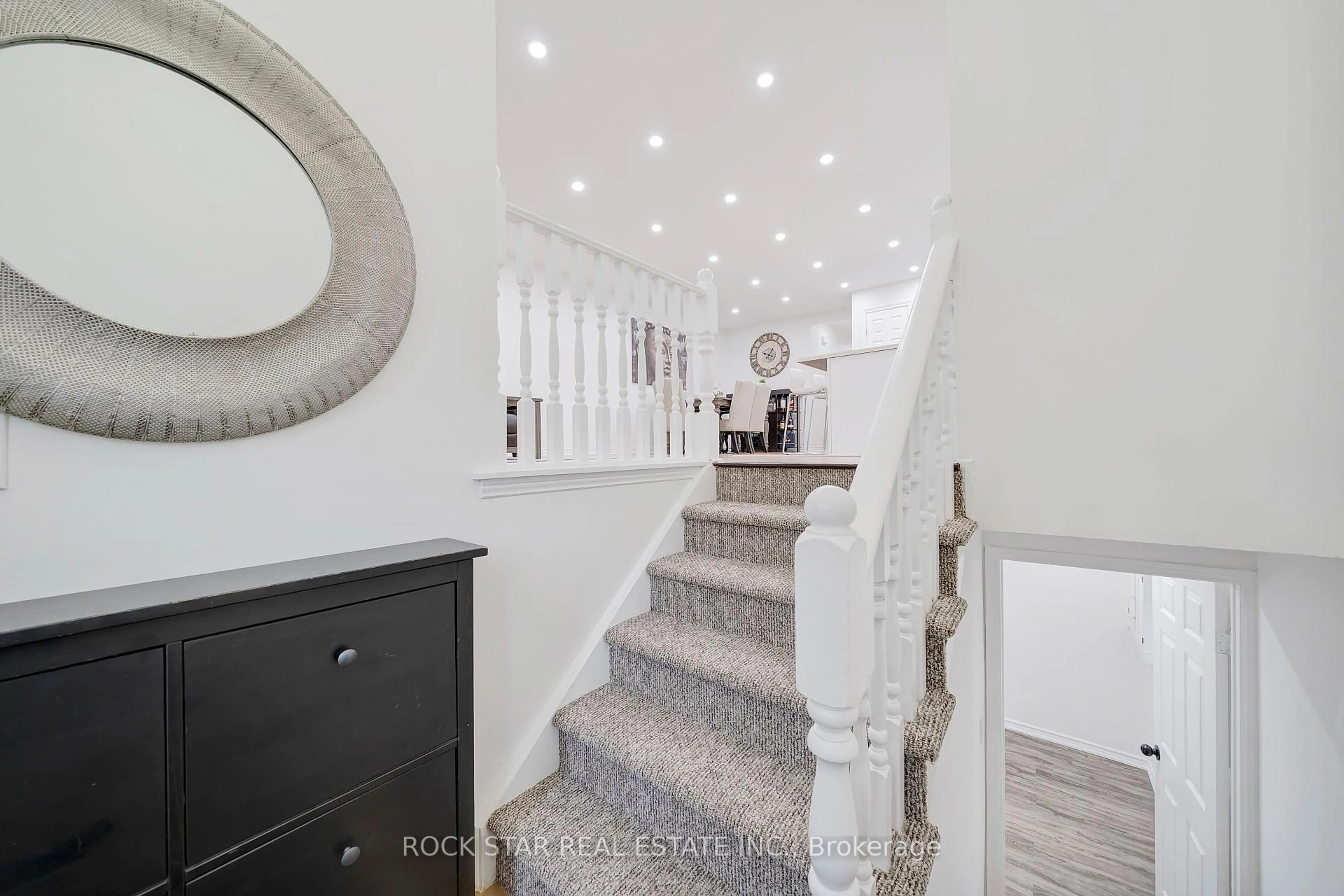Unknown for 15 Heritage Crt, St. Catharines Ontario L2S 3H7
