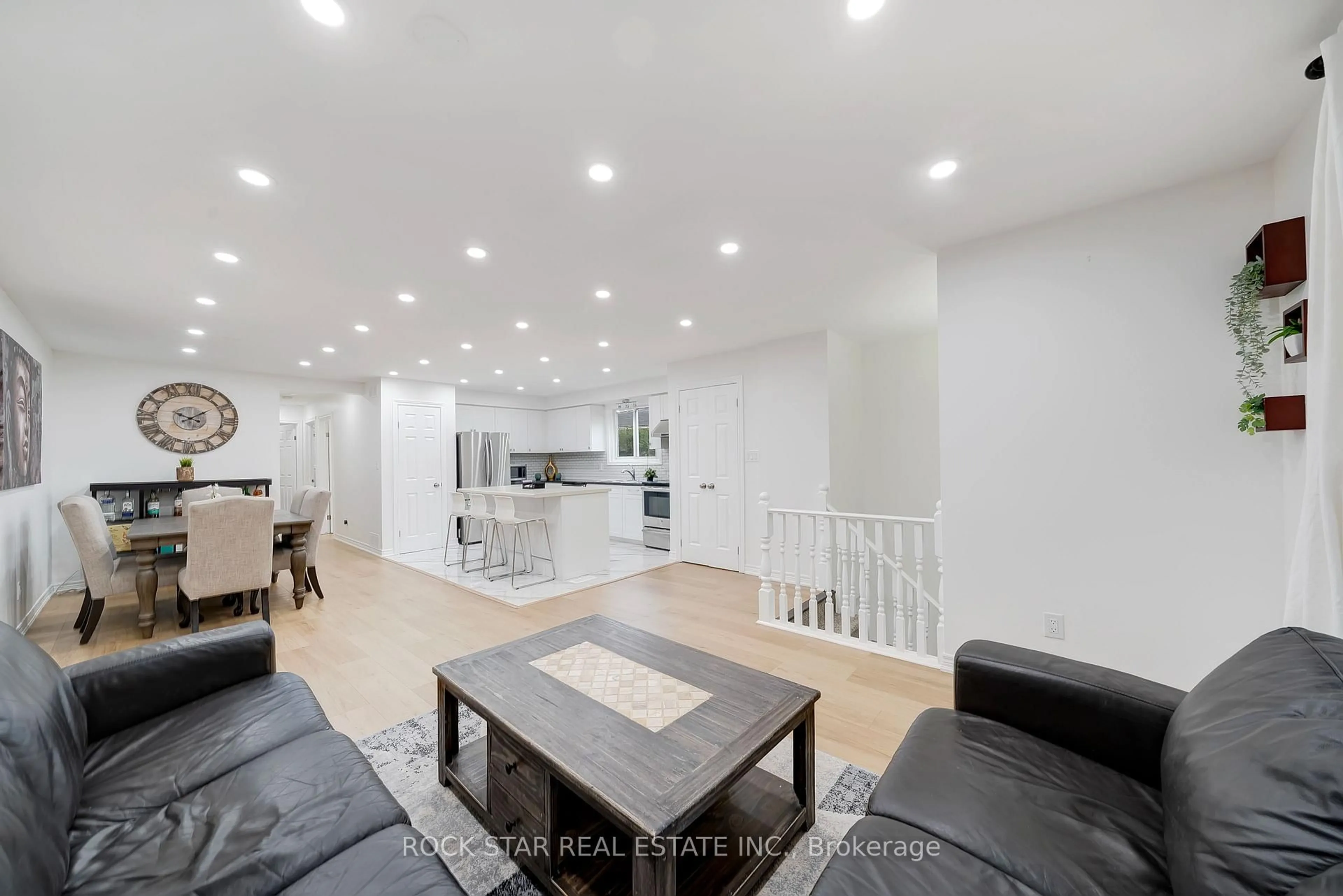 Open concept kitchen, unknown for 15 Heritage Crt, St. Catharines Ontario L2S 3H7