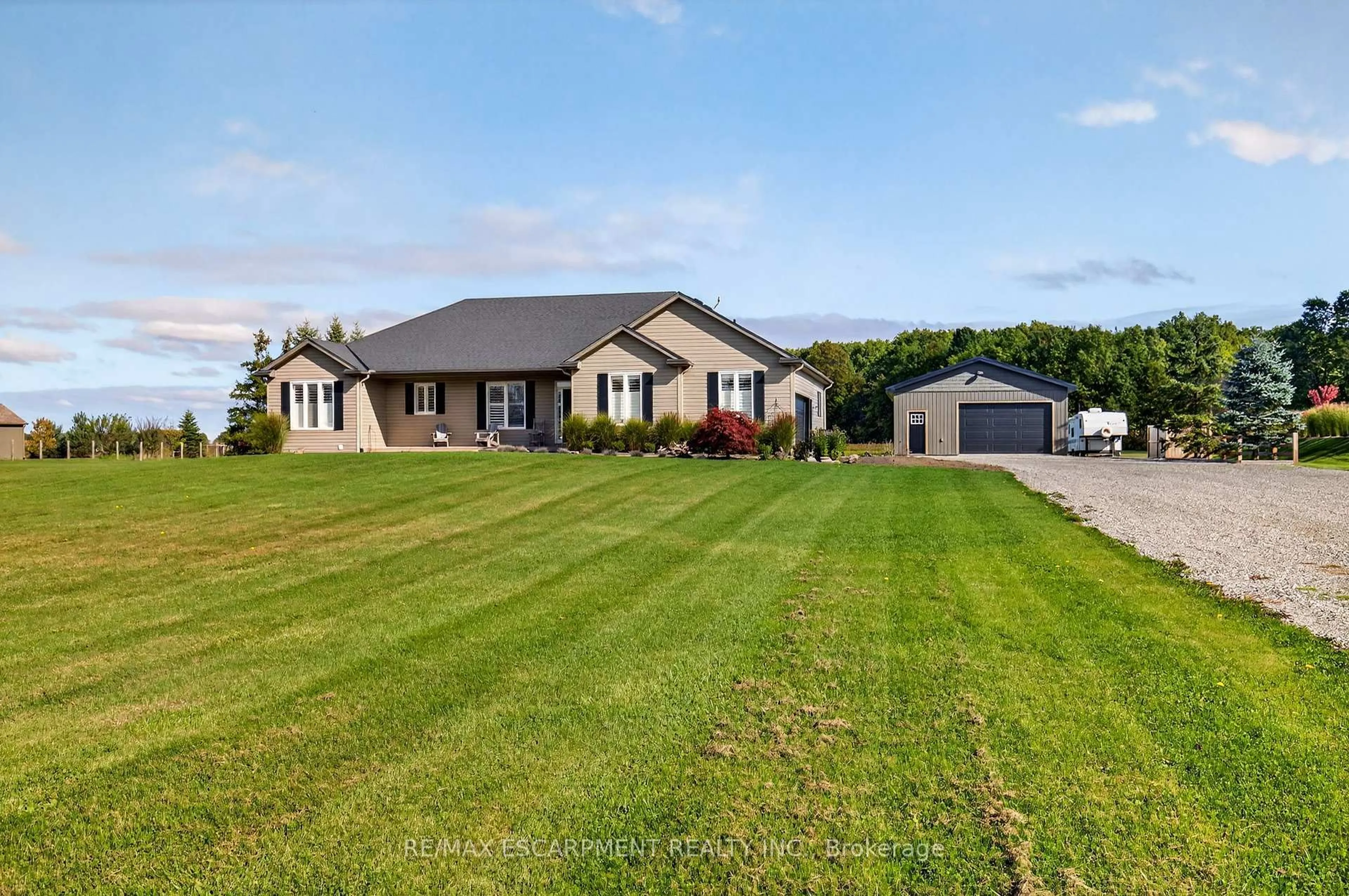 A pic from outside/outdoor area/front of a property/back of a property/a pic from drone, street for 849 River Rd, Pelham Ontario L0S 1C0