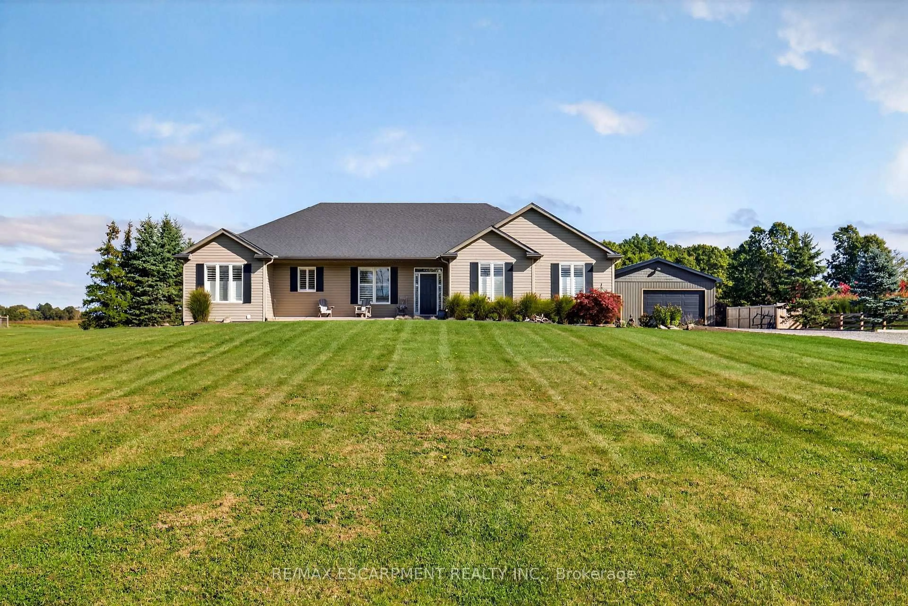 A pic from outside/outdoor area/front of a property/back of a property/a pic from drone, street for 849 River Rd, Pelham Ontario L0S 1C0