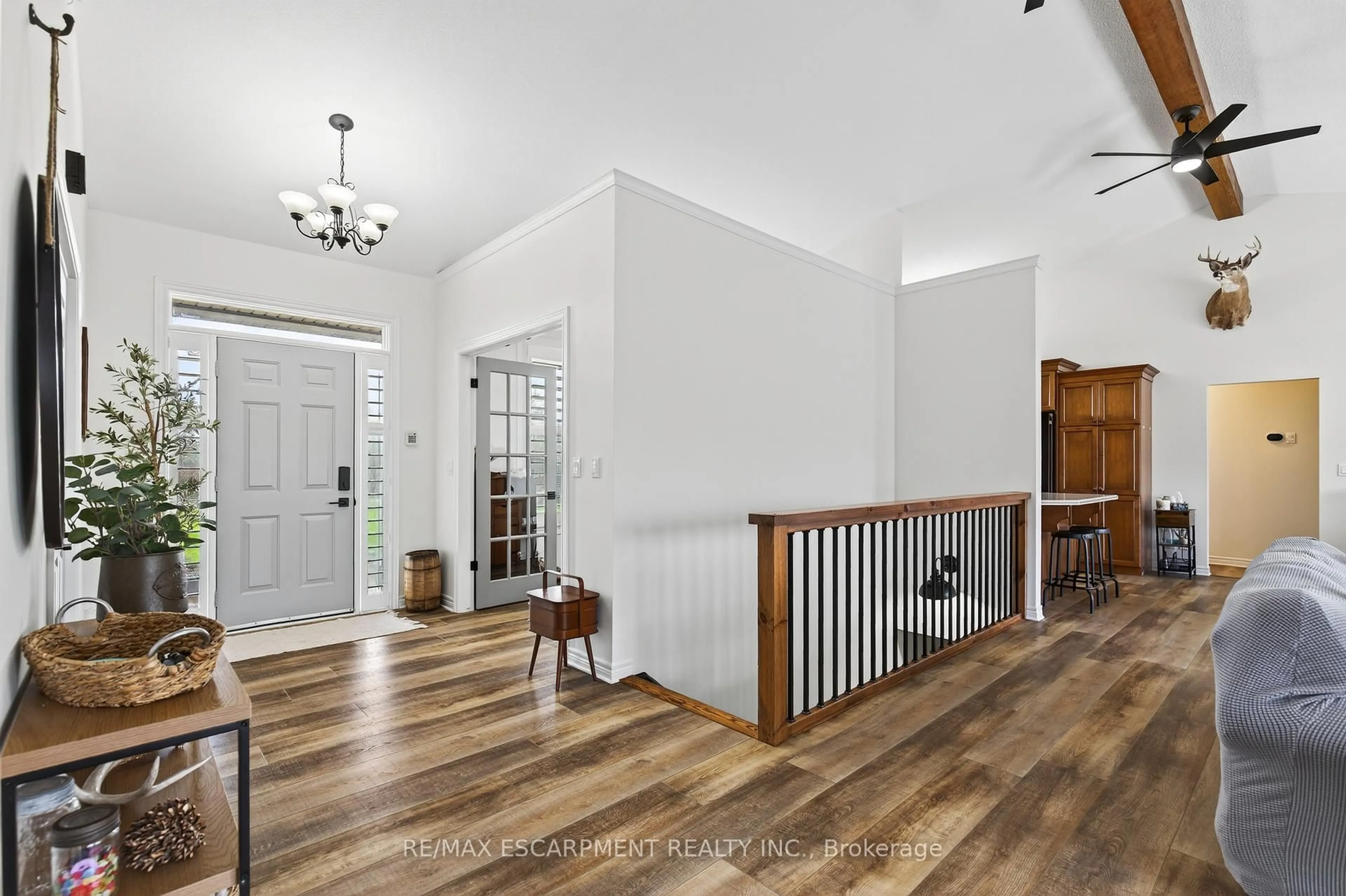Indoor entryway for 849 River Rd, Pelham Ontario L0S 1C0