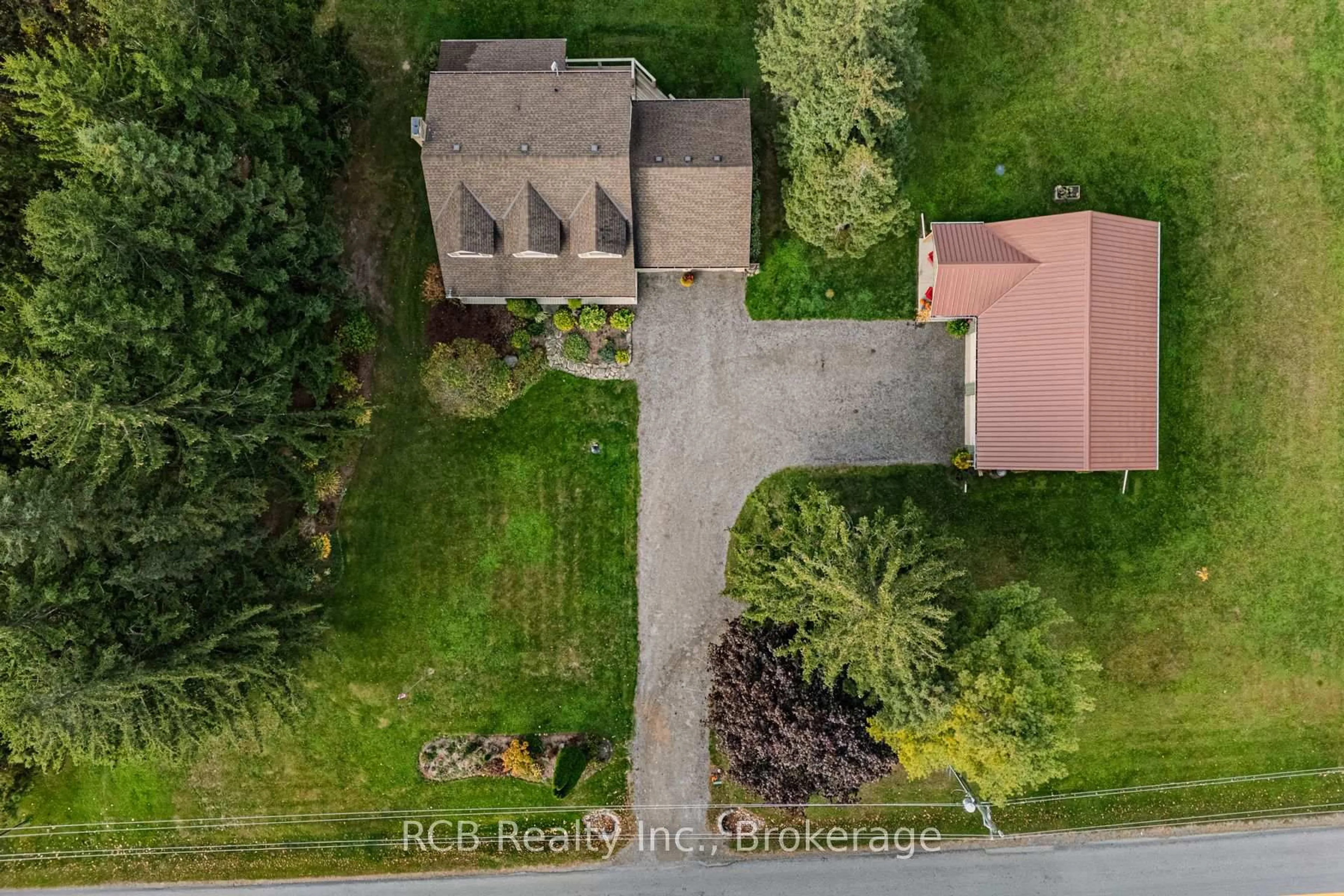 A pic from outside/outdoor area/front of a property/back of a property/a pic from drone, street for 2139 Foreman Rd, Hamilton Ontario N1R 5S7