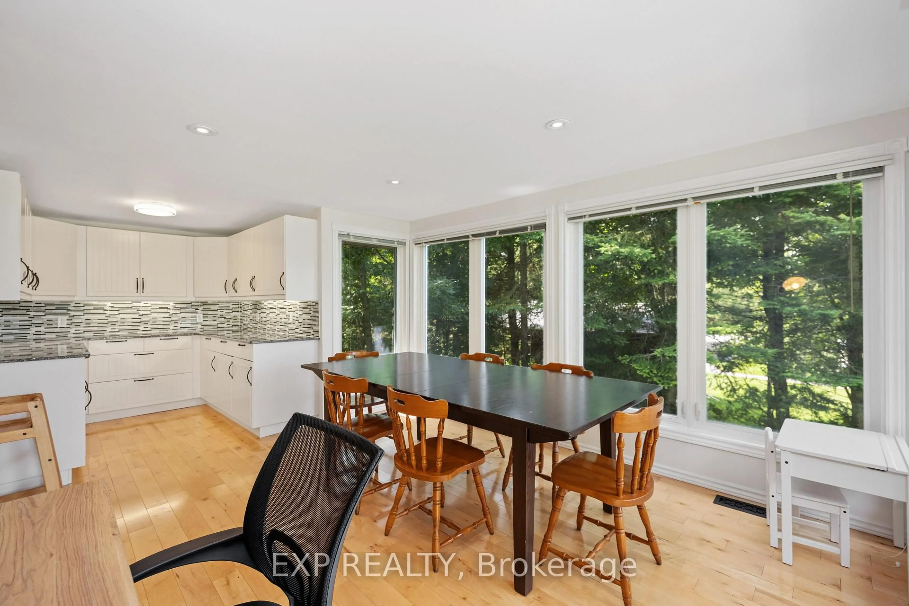 Open concept kitchen, unknown for 568 MALLARD Circ, Selwyn Ontario K0L 1T0