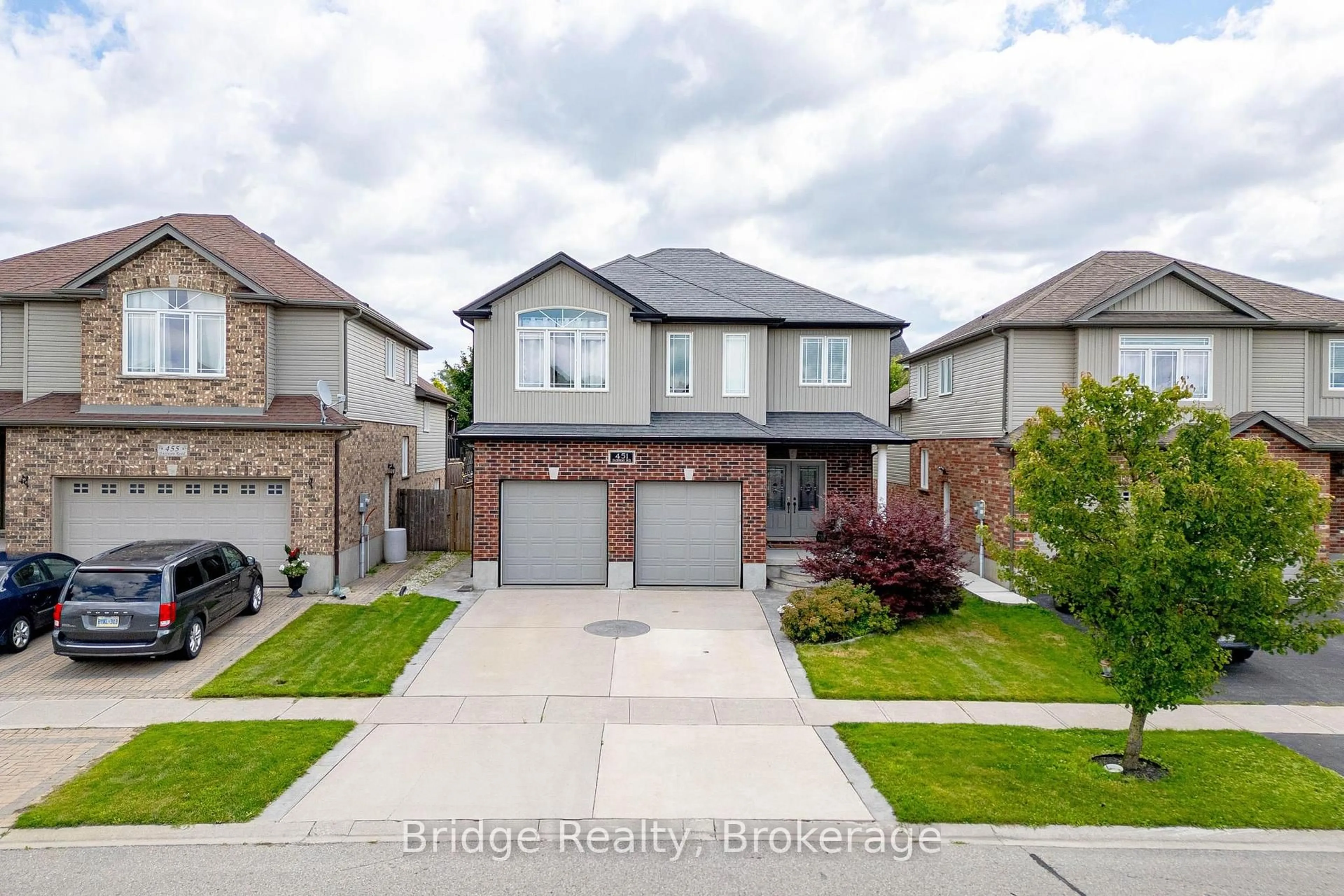 A pic from outside/outdoor area/front of a property/back of a property/a pic from drone, street for 451 FAIRWAY Rd, Woodstock Ontario N4T 0E1
