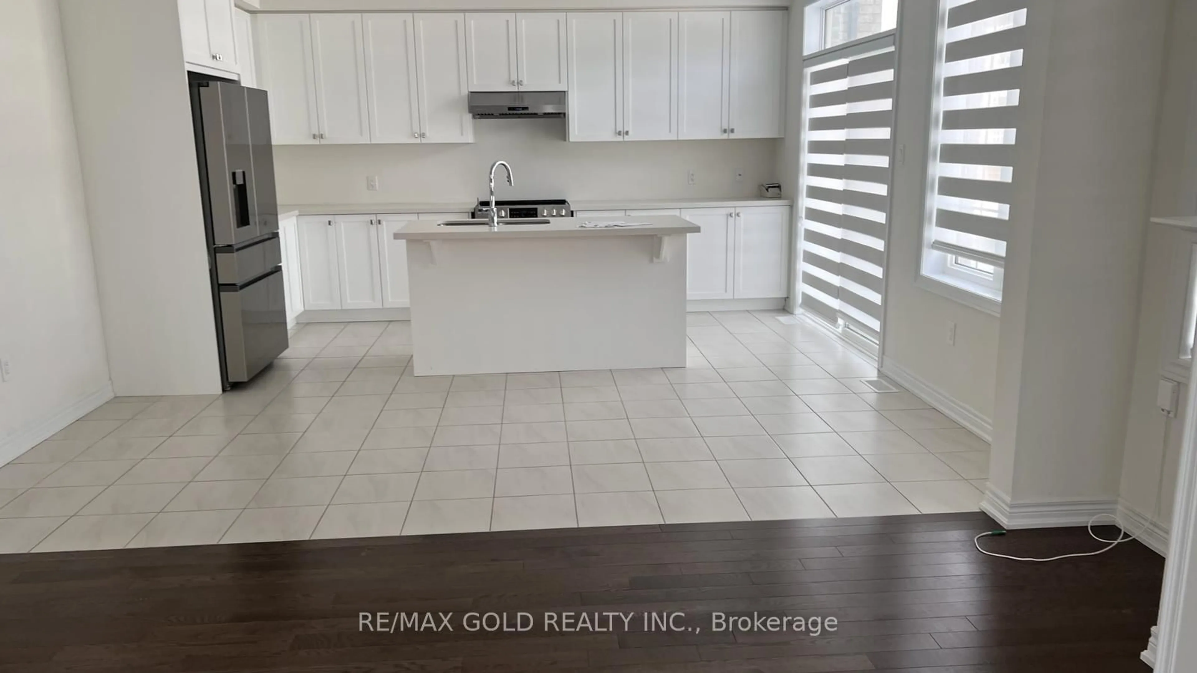Open concept kitchen, ceramic/tile floor for 687 Anishinaabe Dr, Shelburne Ontario L6V 3Y5