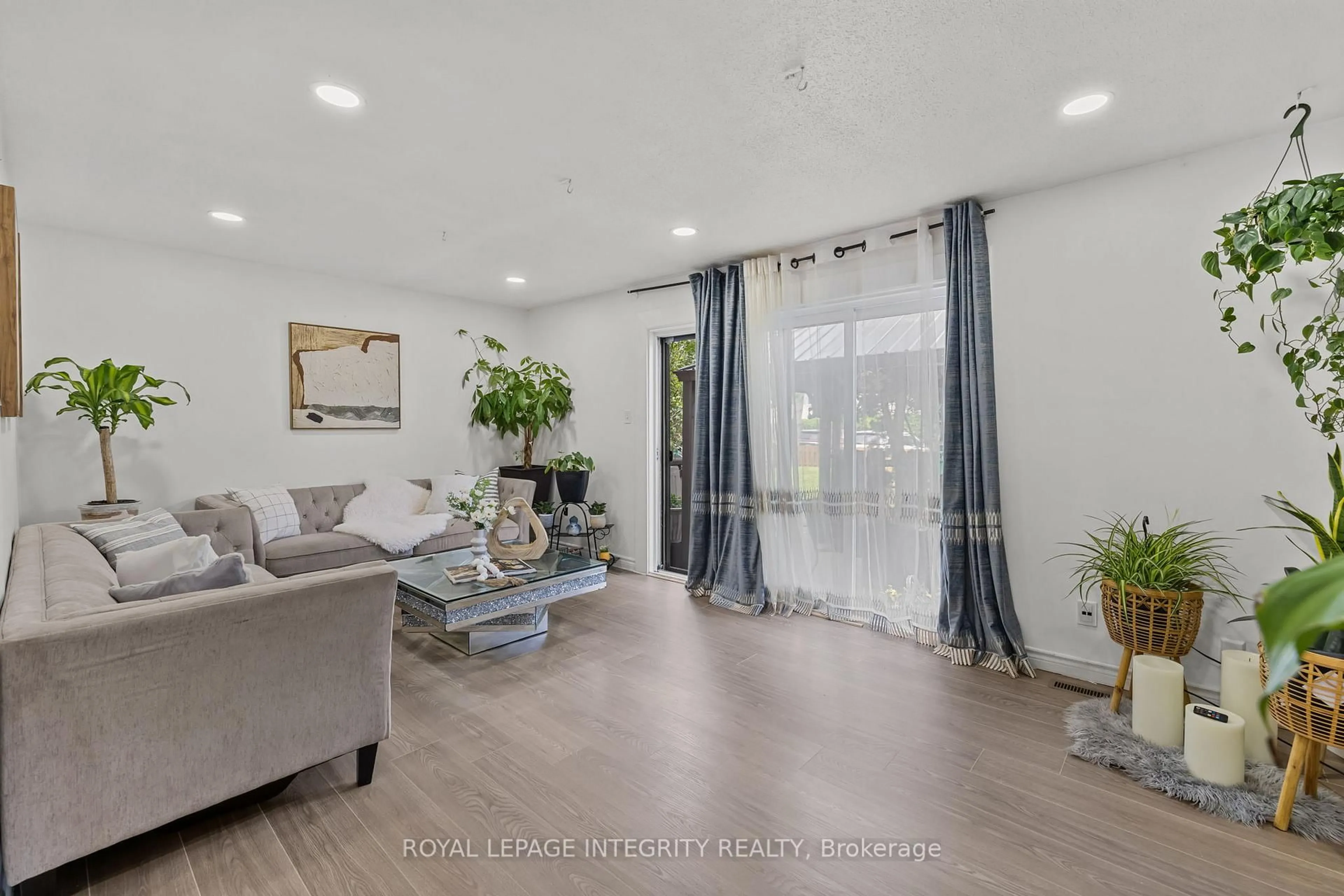 Living room with furniture, unknown for 3485 Mccarthy Rd, Ottawa Ontario K1V 8Z9